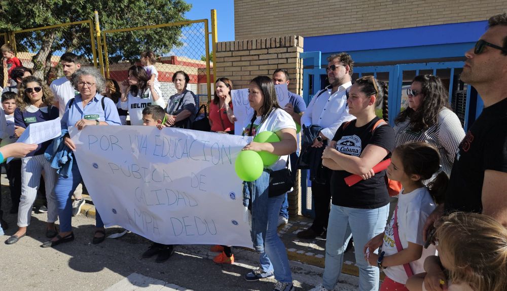 Un momento de la concentración de este martes en Morón.