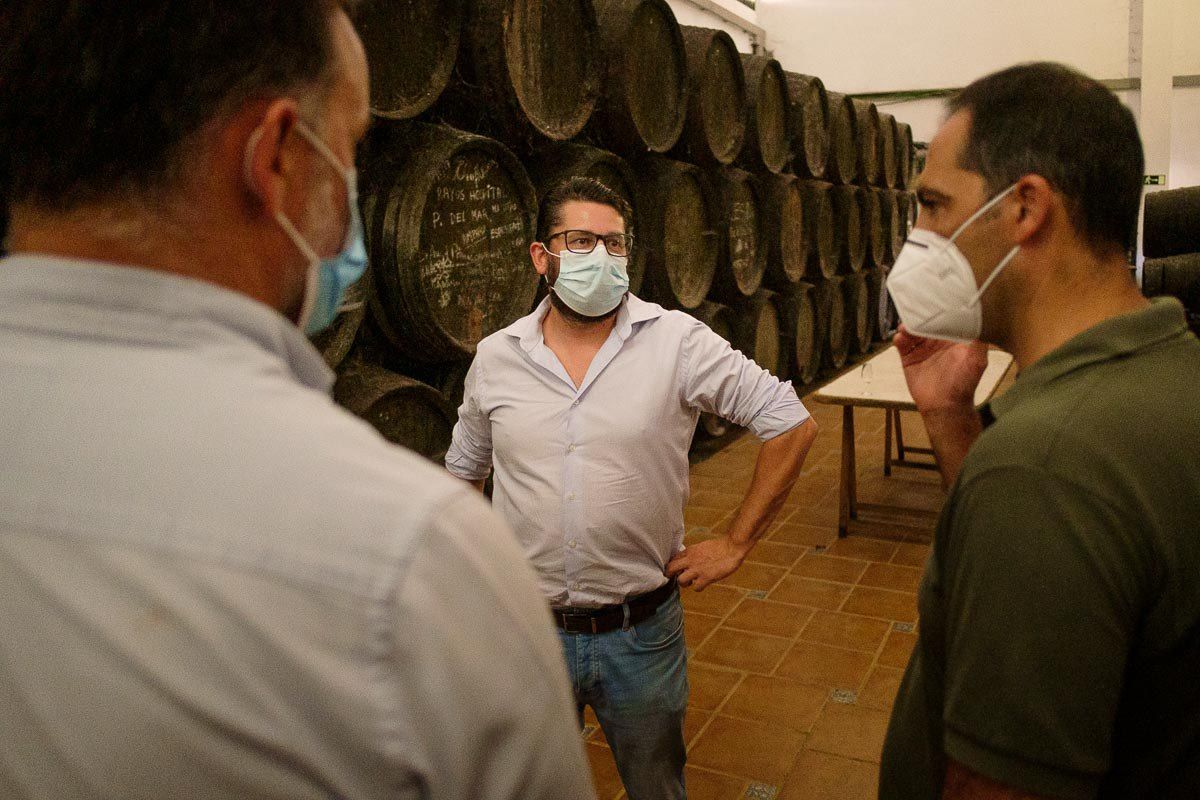 Un momento del encuentro entre el alcalde y el presidente de la Cooperativa Virgen de Palomares, en días pasados.