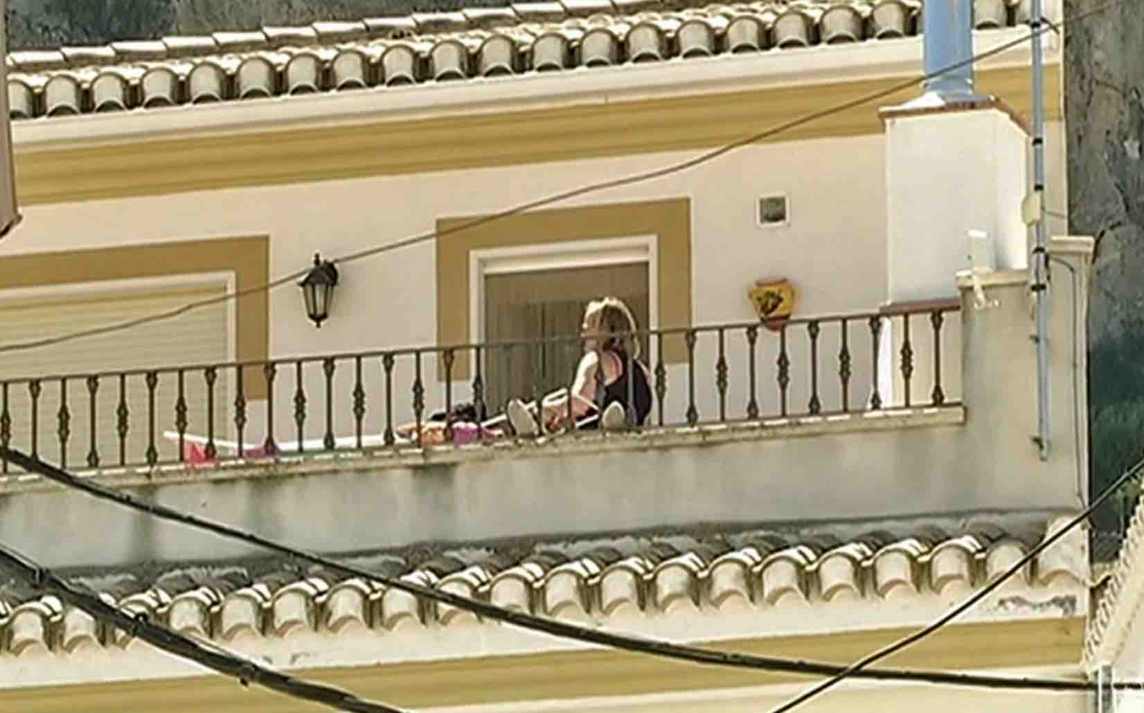 Una vecina de Píñar, confinada. IMAGEN: CANAL SUR