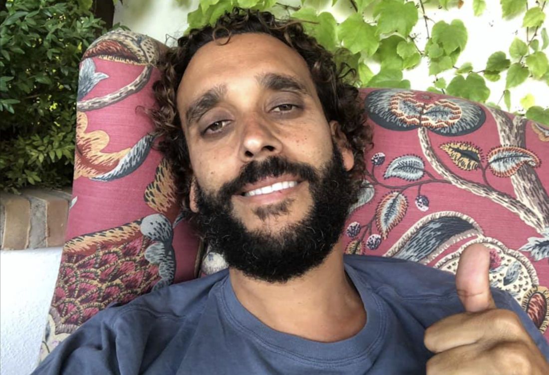 El médico granadino Jesús Candel, en la imagen que comparte con el comunicado anunciando su enfermedad. 