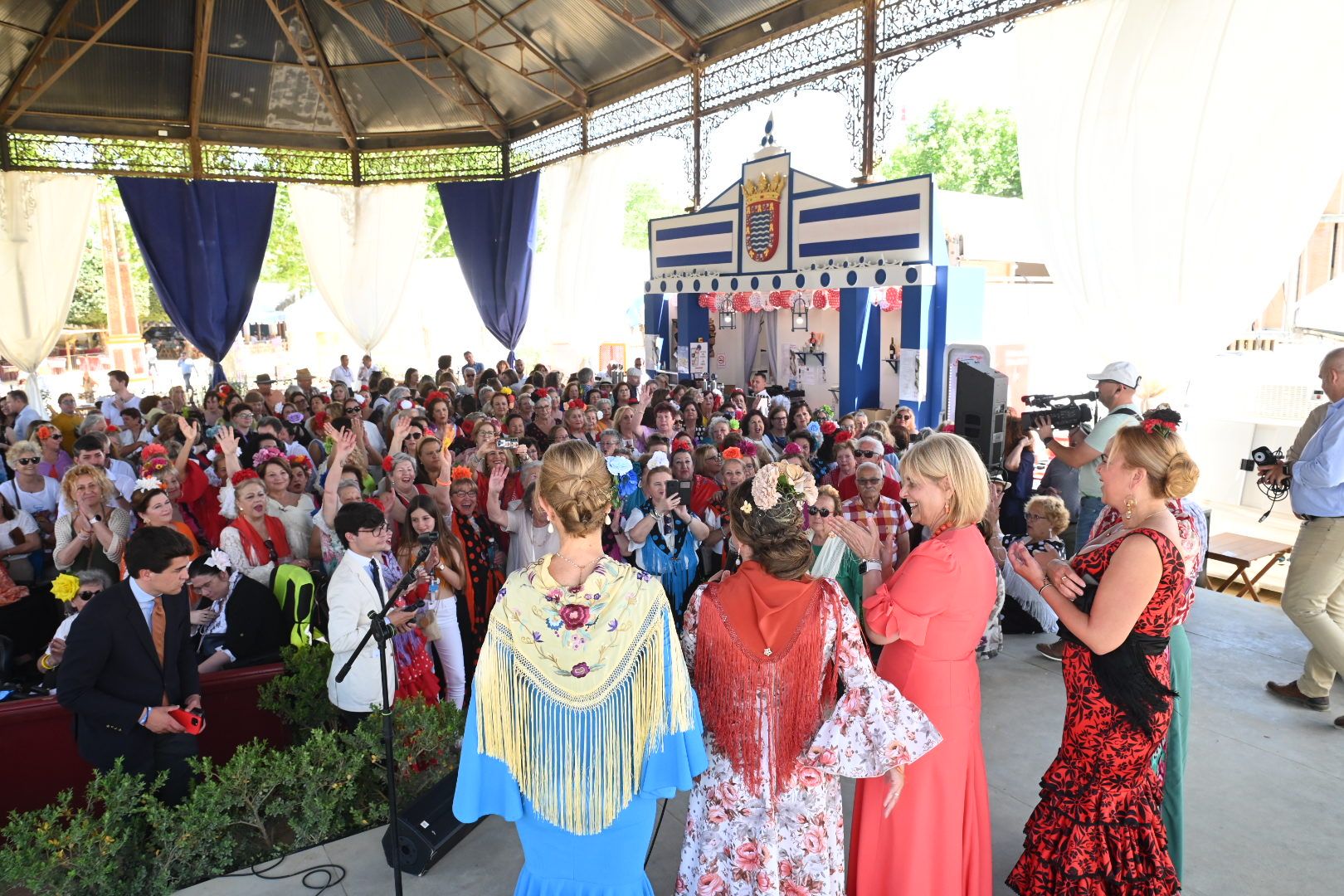 Un momento de la convivencia entre mujeres que ha tenido lugar este miércoles en el Templete Municipal en la Feria del Caballo.