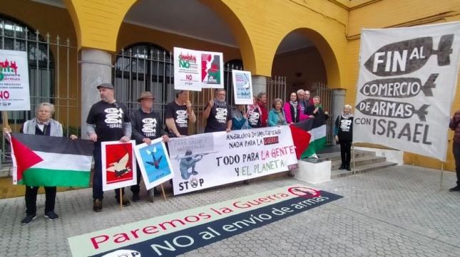 Stop feria de armas pide la suspensión del acto en Sevilla.