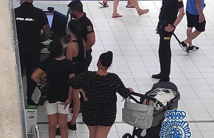 Un momento de la intervención policial.