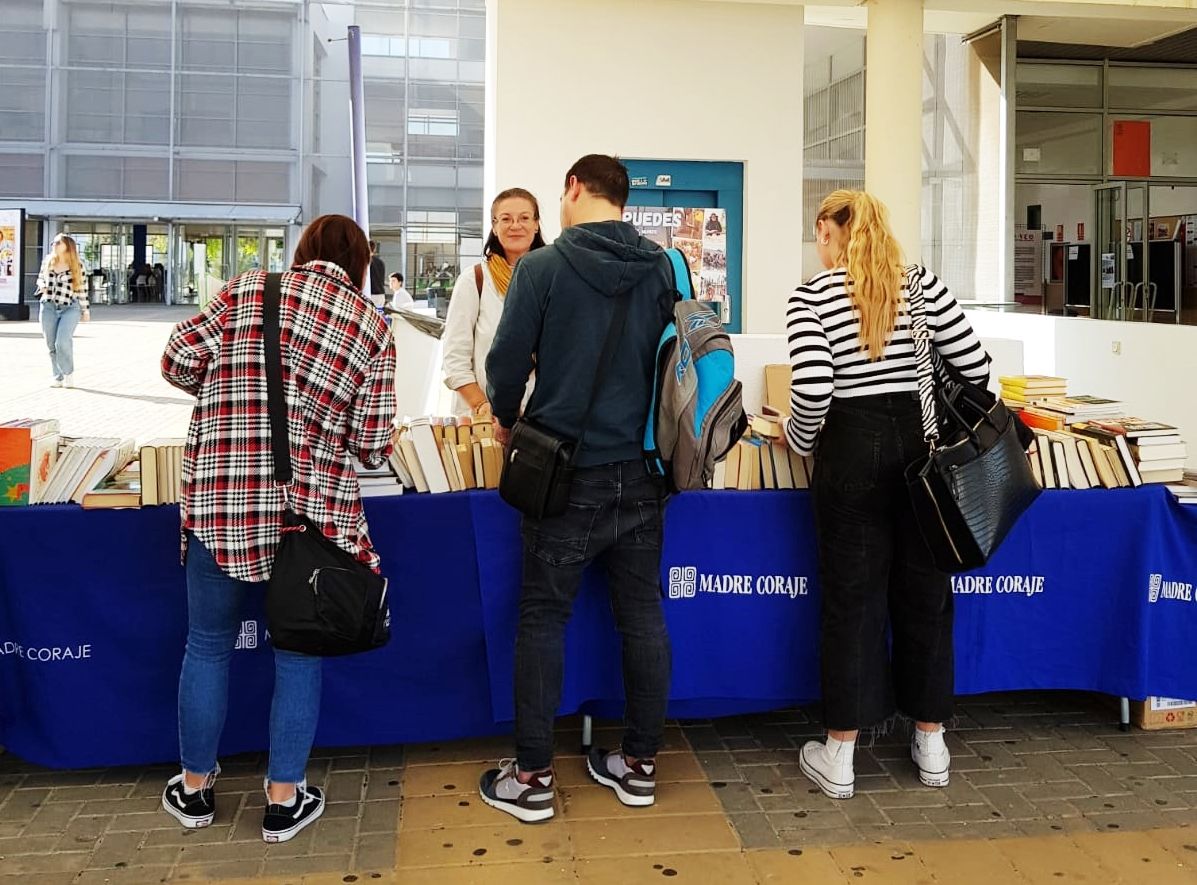 Mercadillo solidario de libros antiguos en una edición pasada en el Campus de Jerez.