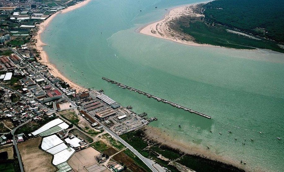Vista aérea del puerto de Sanlúcar, en una imagen de archivo.