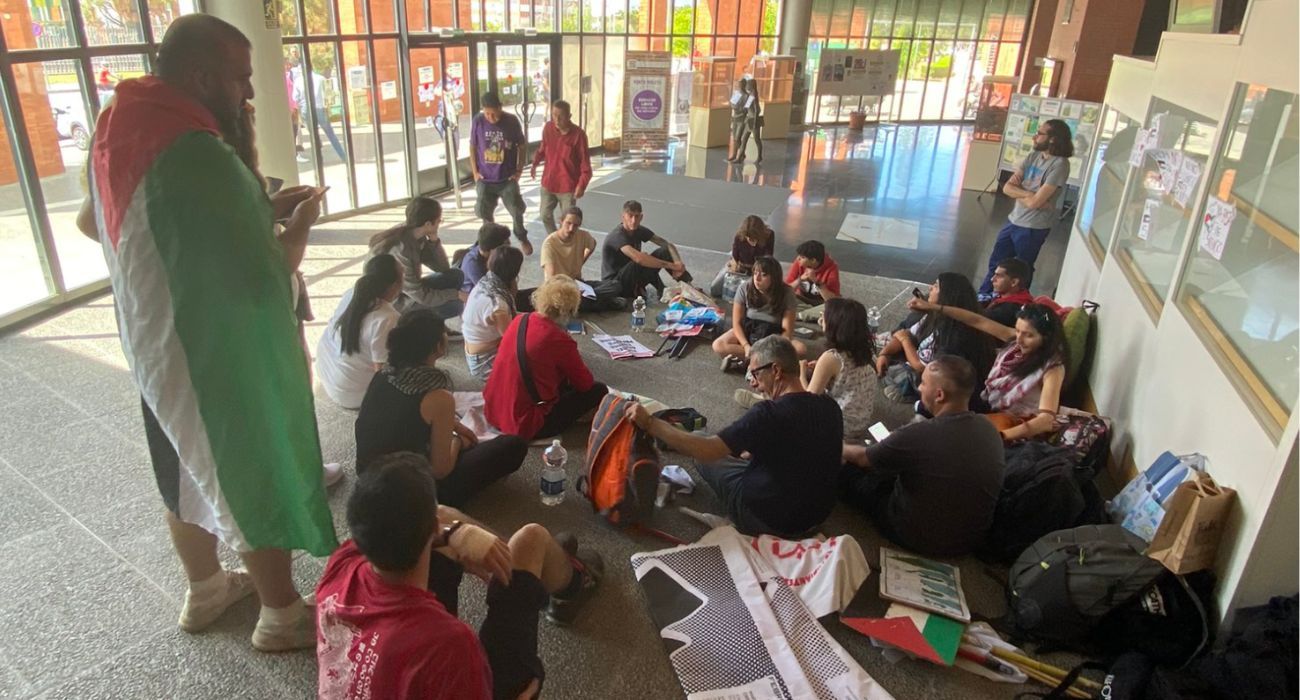 Encierro de estudiantes en la Universidad de Málaga.