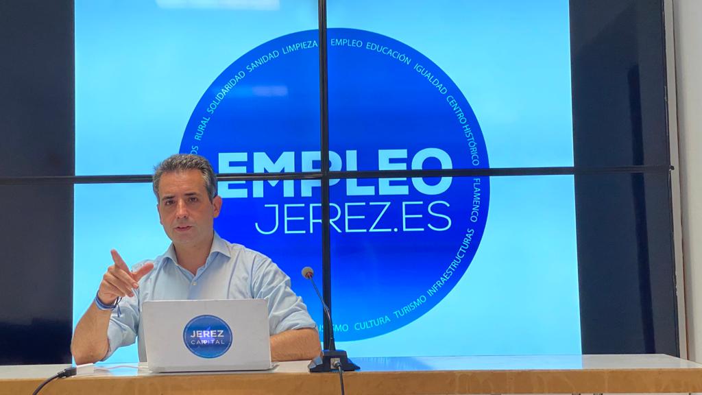 Antonio Saldaña, portavoz del PP de Jerez, en rueda de prensa.