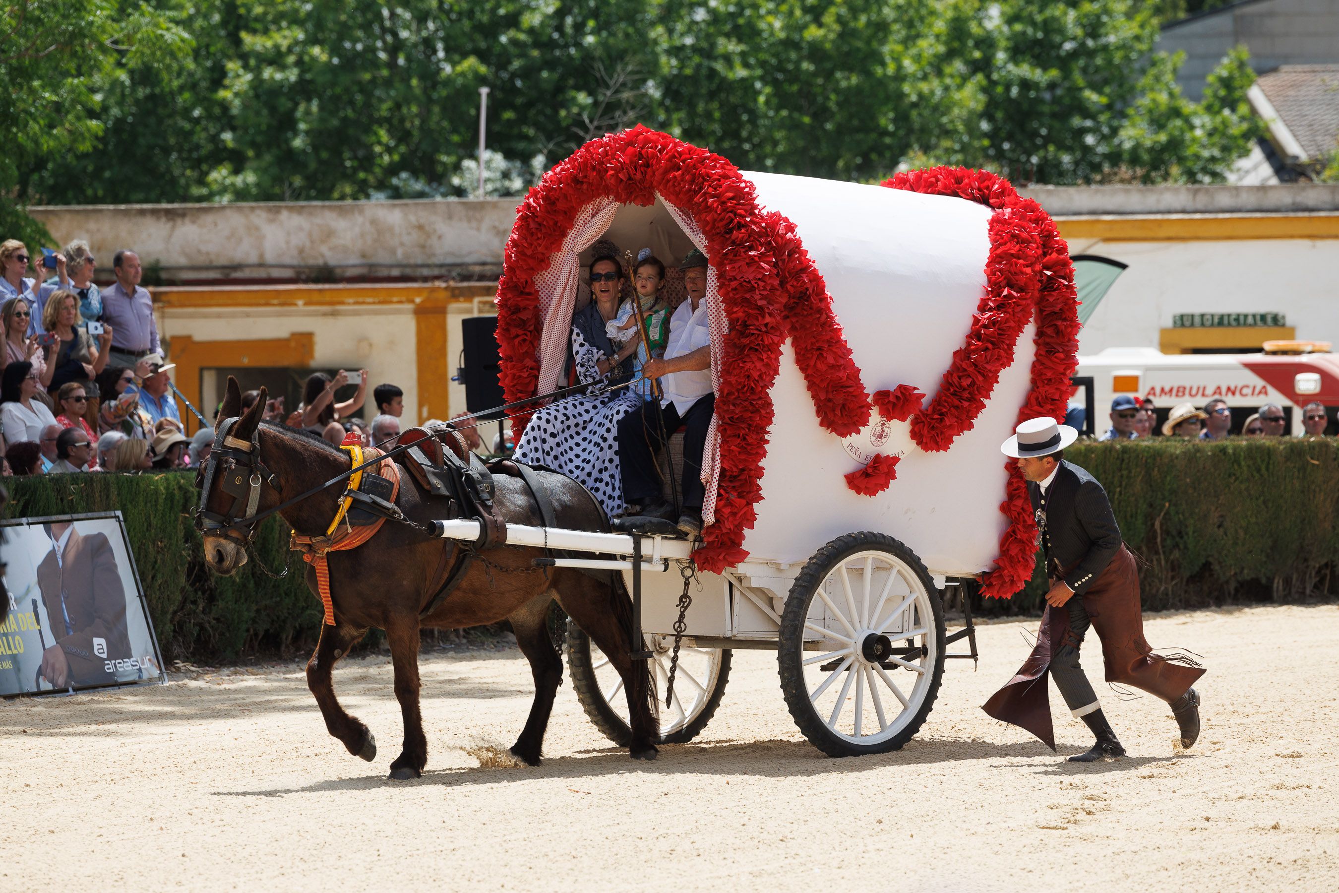 Los rocieros de Jerez reciben el Caballo de Oro 2024 