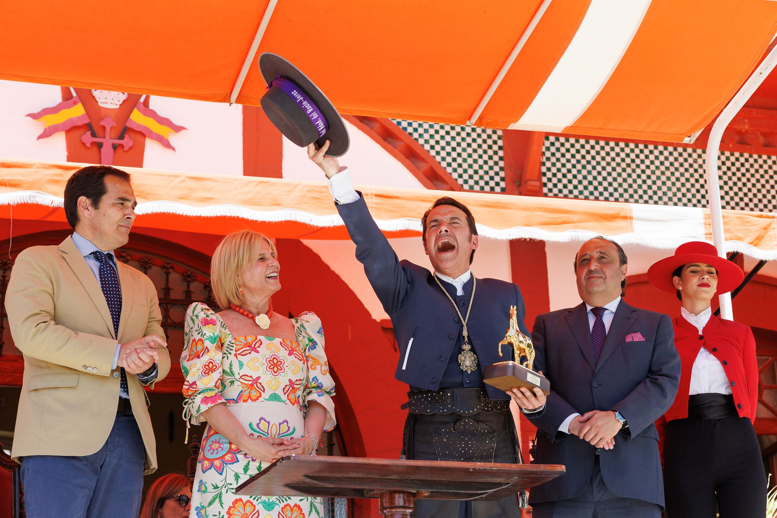 Los rocieros de Jerez reciben el Caballo de Oro 2024 