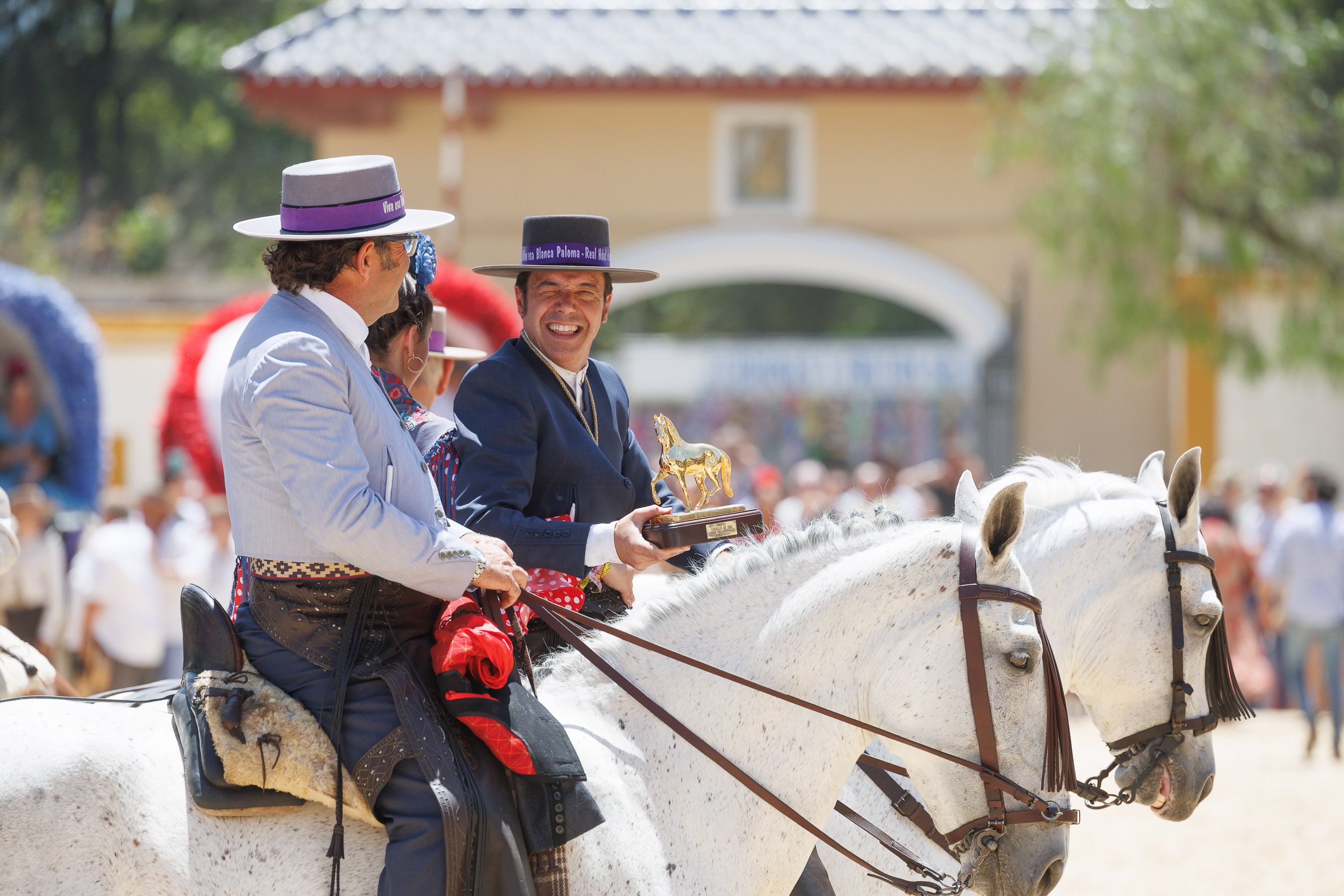Los rocieros de Jerez reciben el Caballo de Oro 2024 