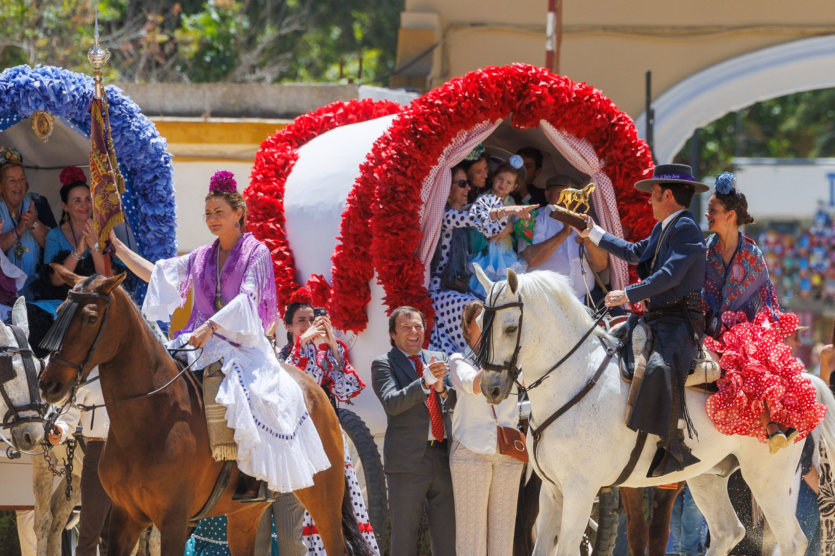Los rocieros de Jerez reciben el Caballo de Oro 2024 