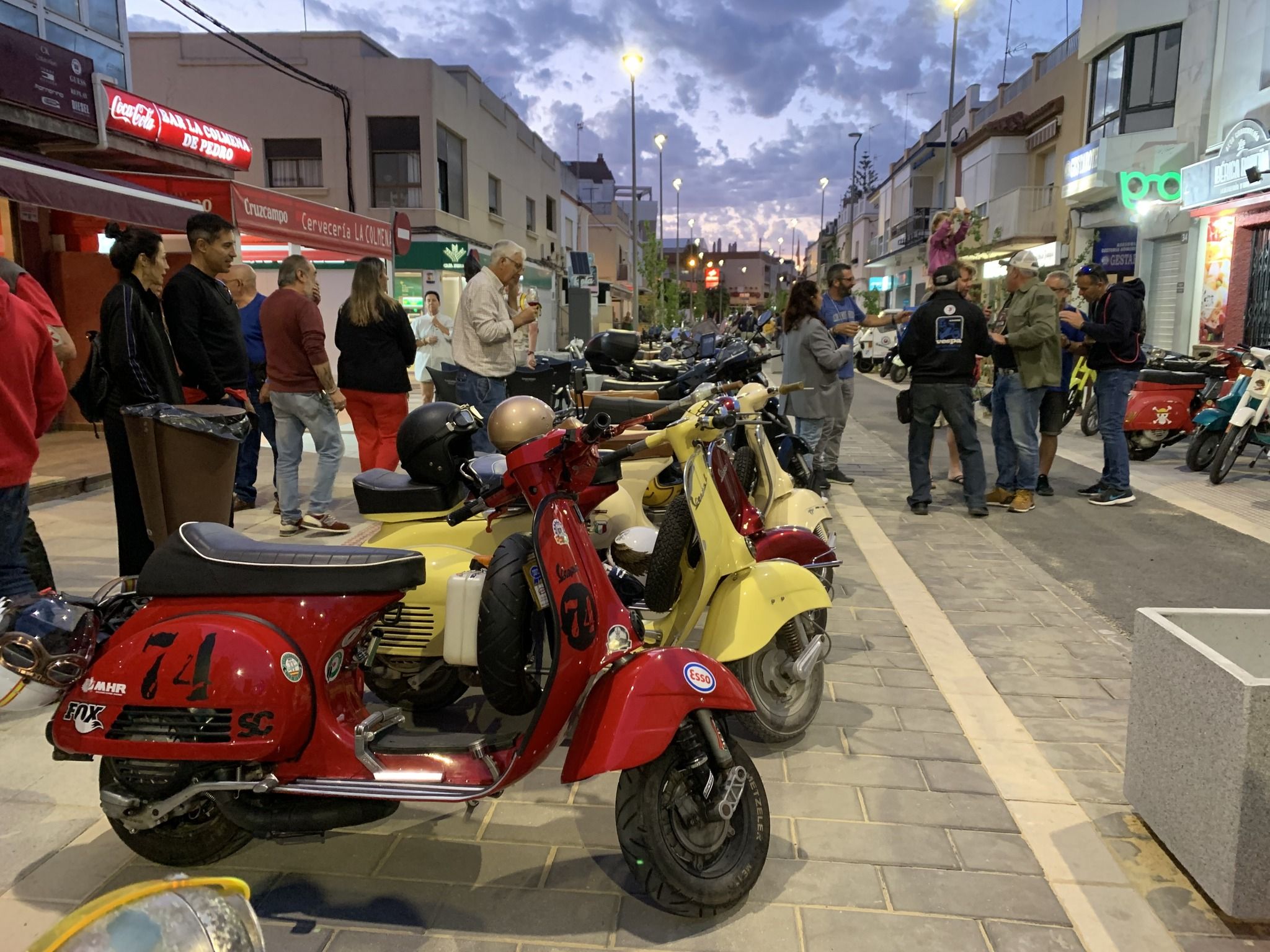 El encuentro de vespas en Rota.