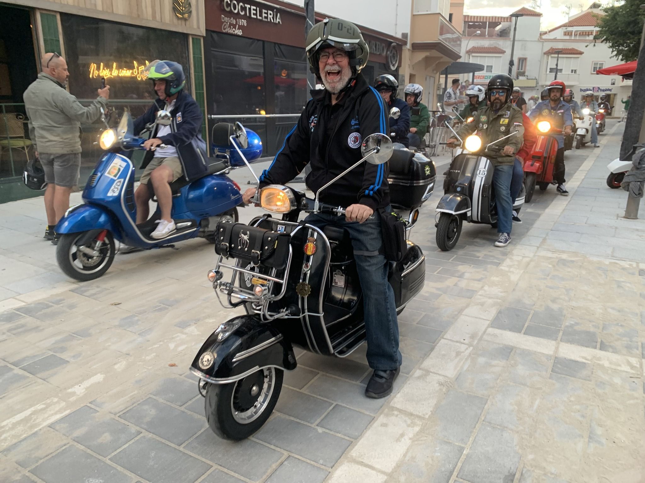 El encuentro de vespas en Rota.