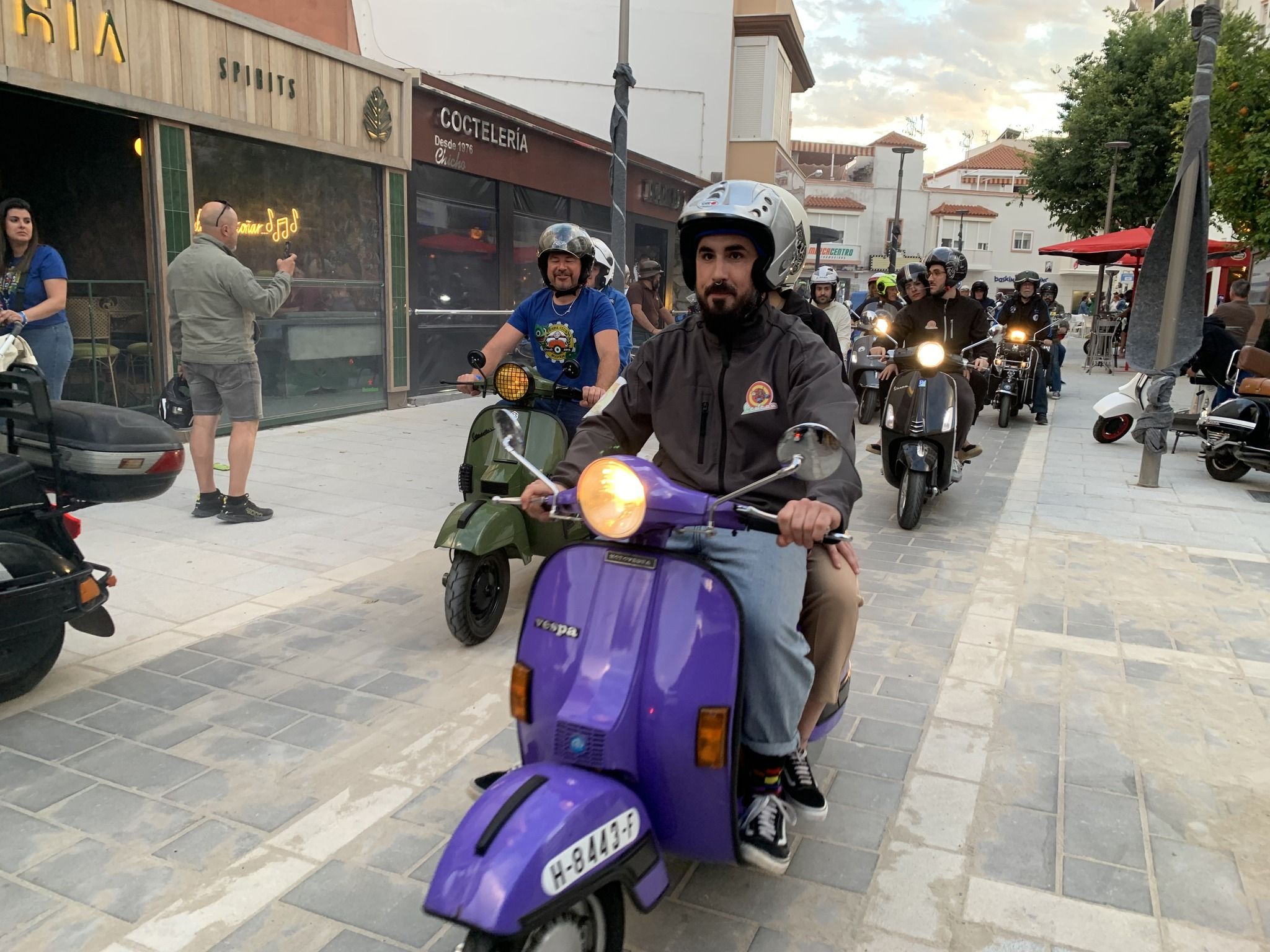 El encuentro de vespas en Rota.