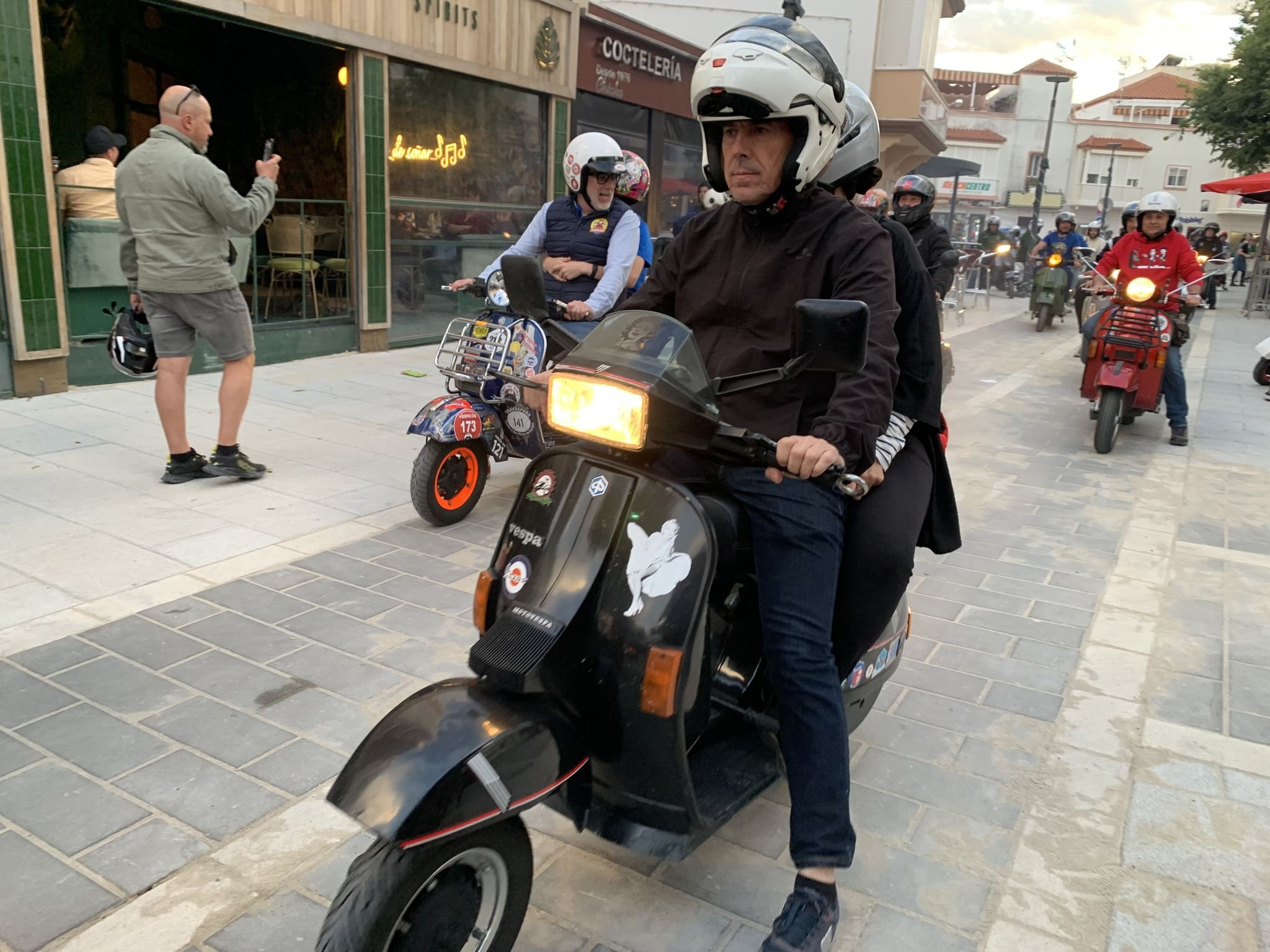 El encuentro de vespas en Rota.