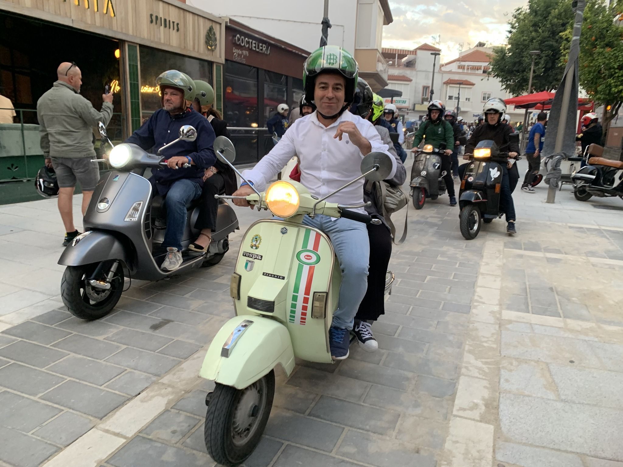 El encuentro de vespas en Rota.