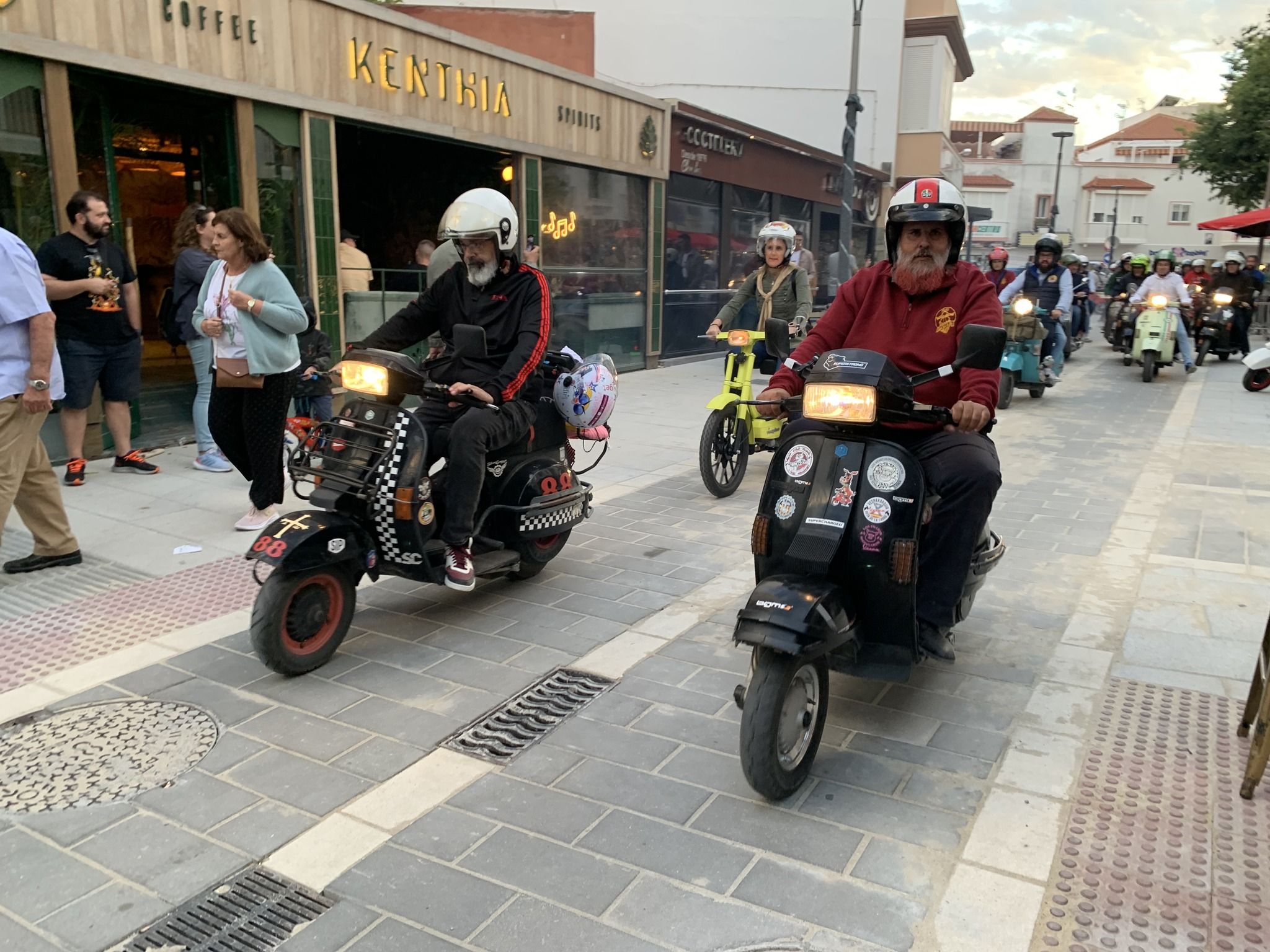 El encuentro de vespas en Rota.