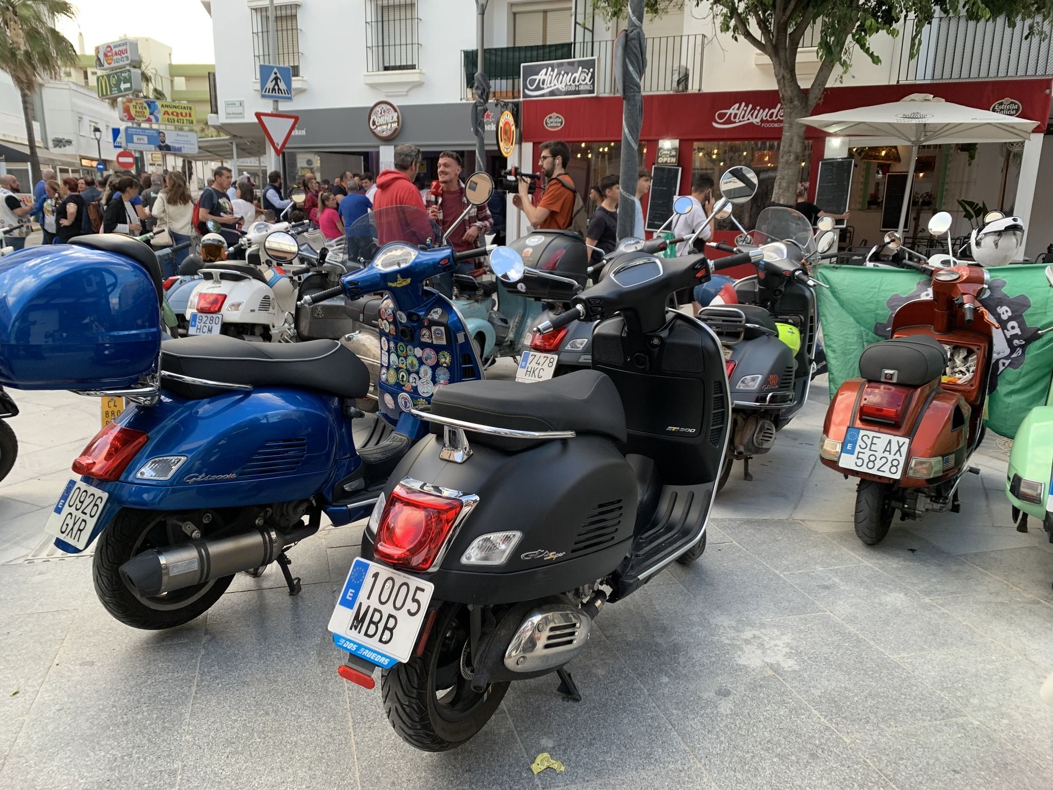 El encuentro de vespas en Rota.