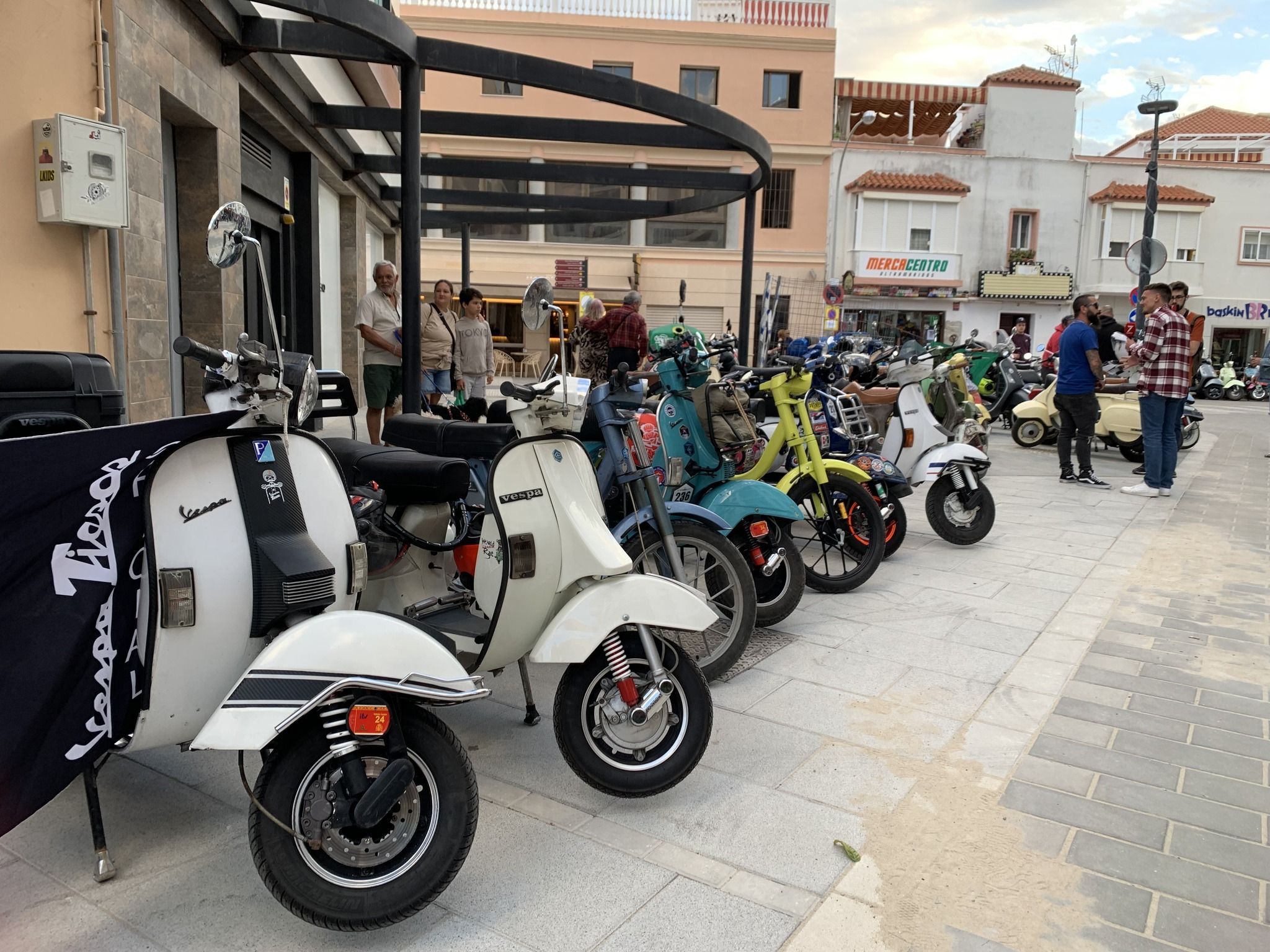El encuentro de vespas en Rota.