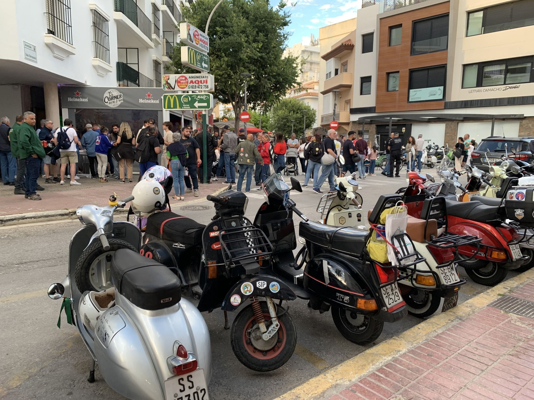 El encuentro de vespas en Rota.