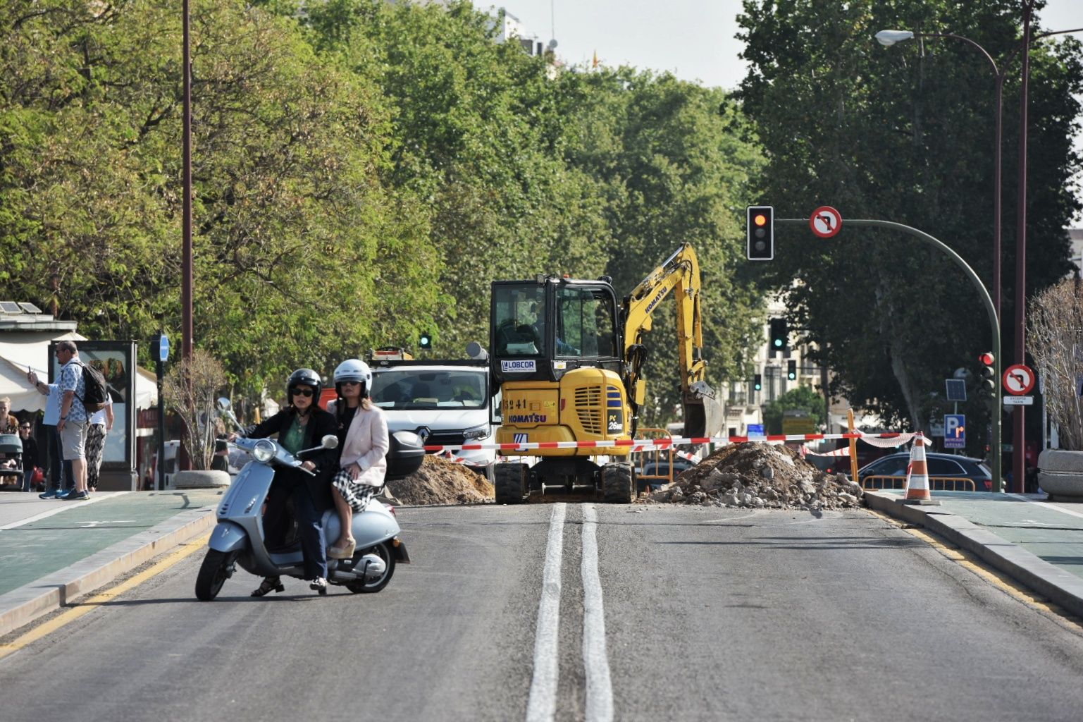 El socavón del Puente de Triana, en imágenes.