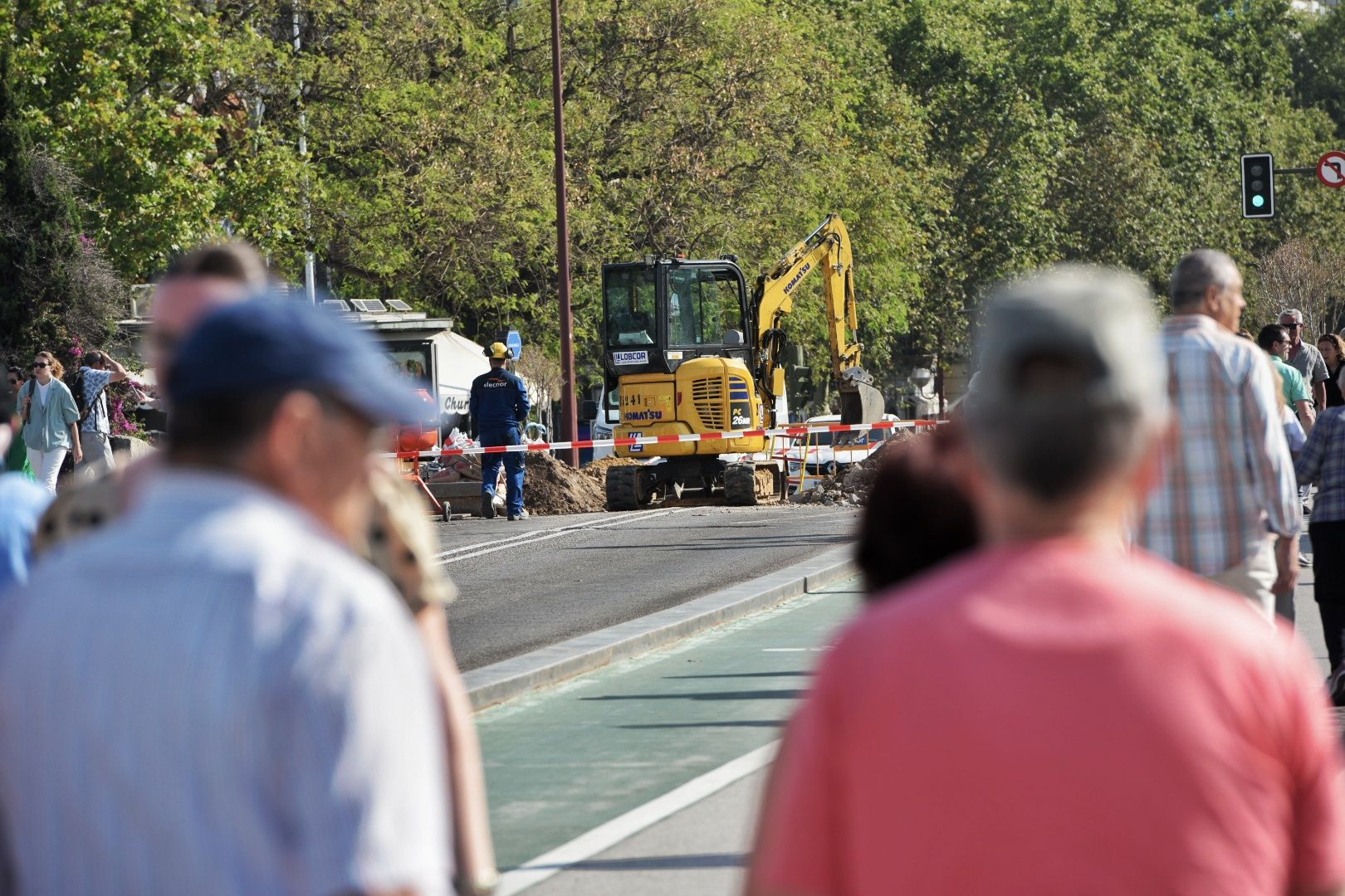 El socavón del Puente de Triana, en imágenes.
