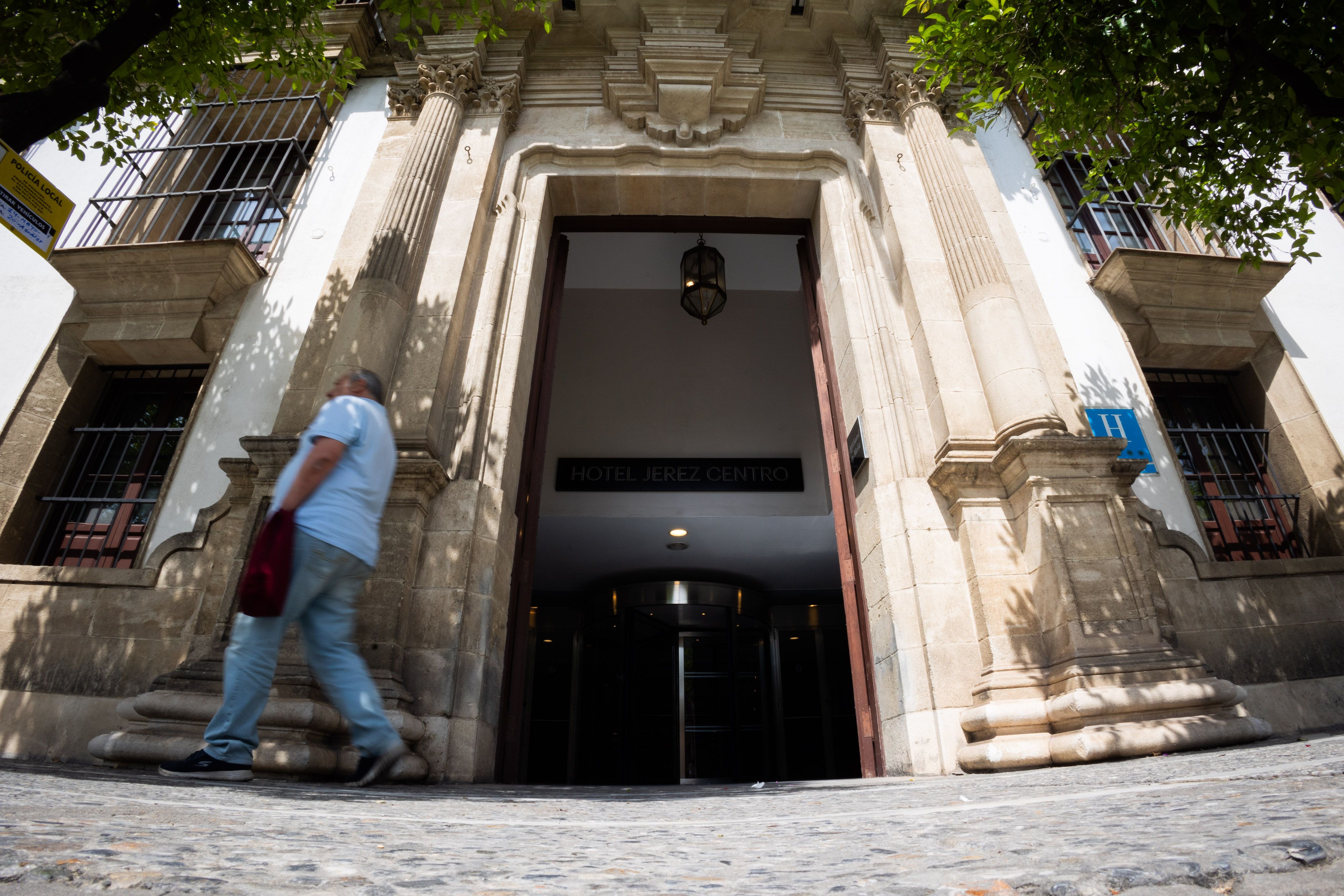 Facha del hotel que será remodelado en la Alameda Cristina.