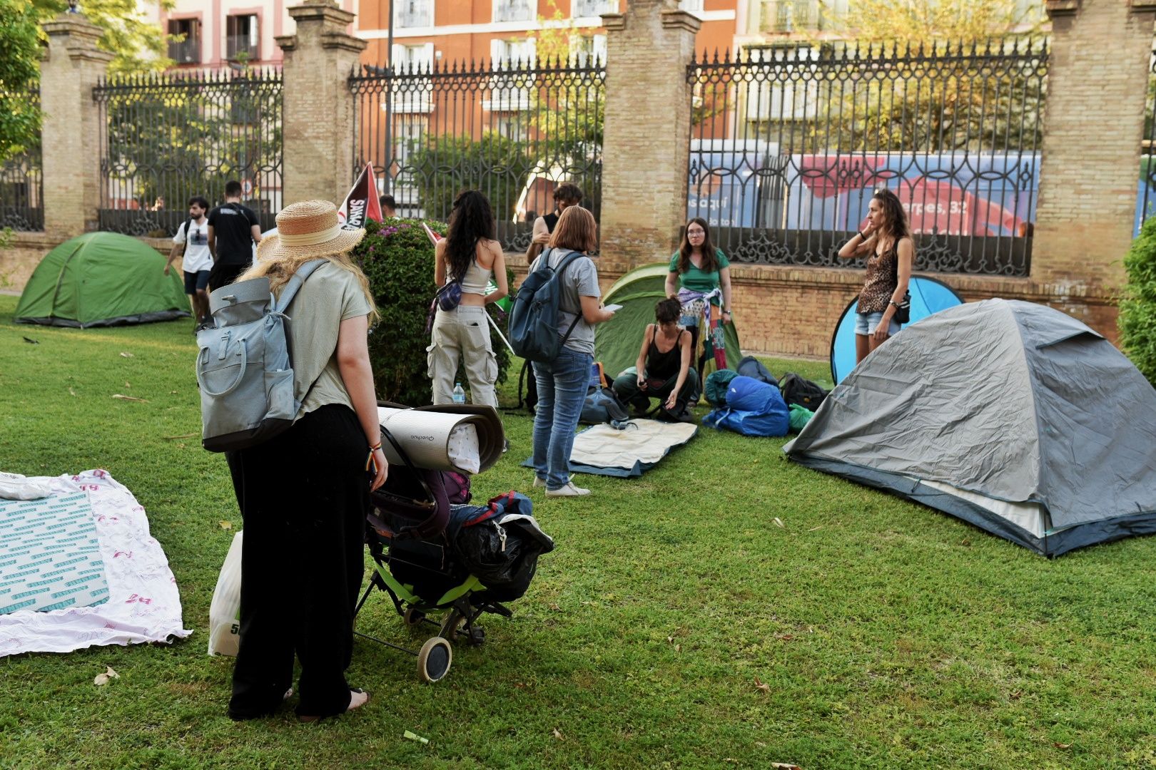 La acampada por Palestina en la Universidad de Sevilla, en imágenes.