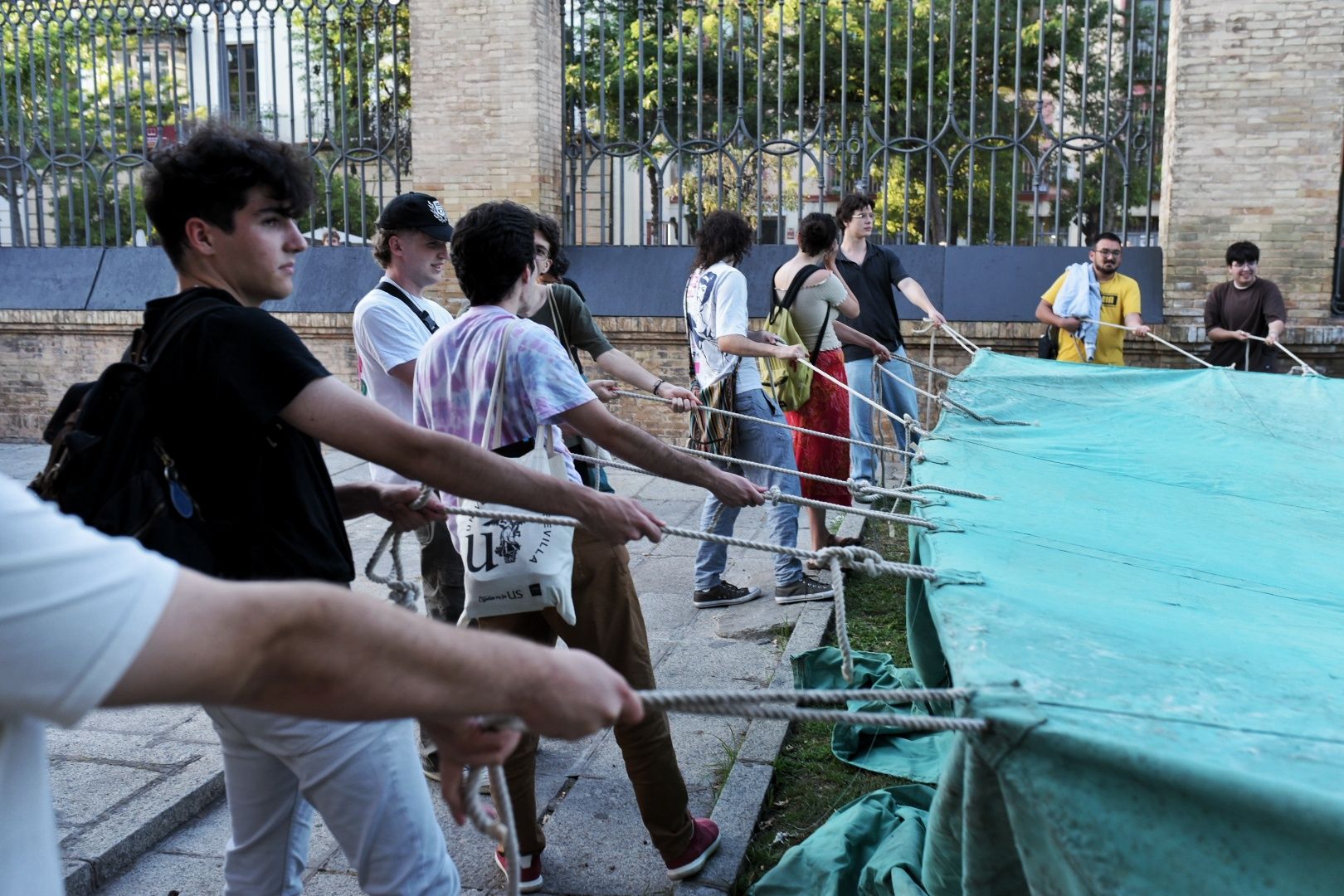 La acampada por Palestina en la Universidad de Sevilla, en imágenes.
