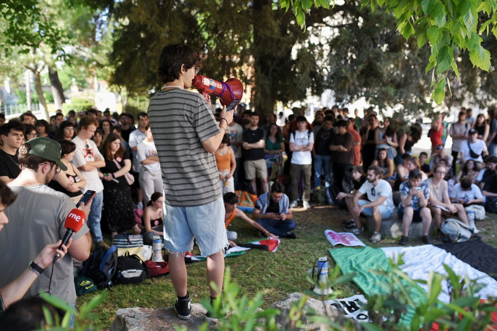 La acampada por Palestina en la Universidad de Sevilla, en imágenes.