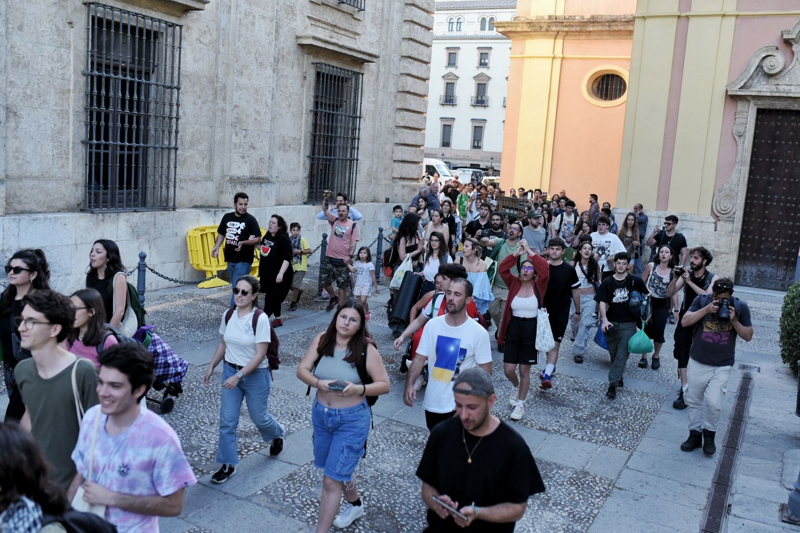La acampada por Palestina en la Universidad de Sevilla, en imágenes.