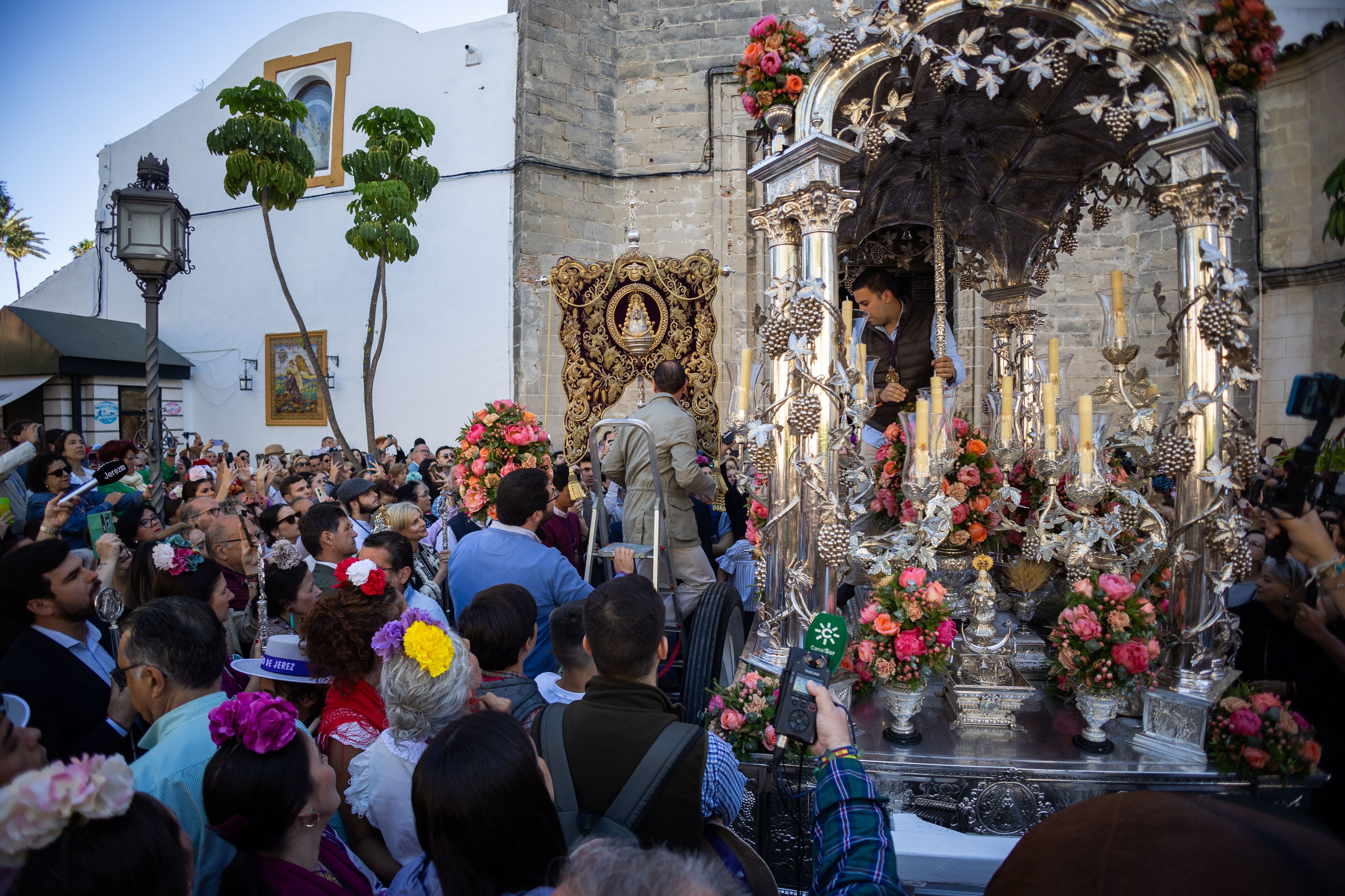 Los romeros de Jerez ya caminan rumbo al Rocío