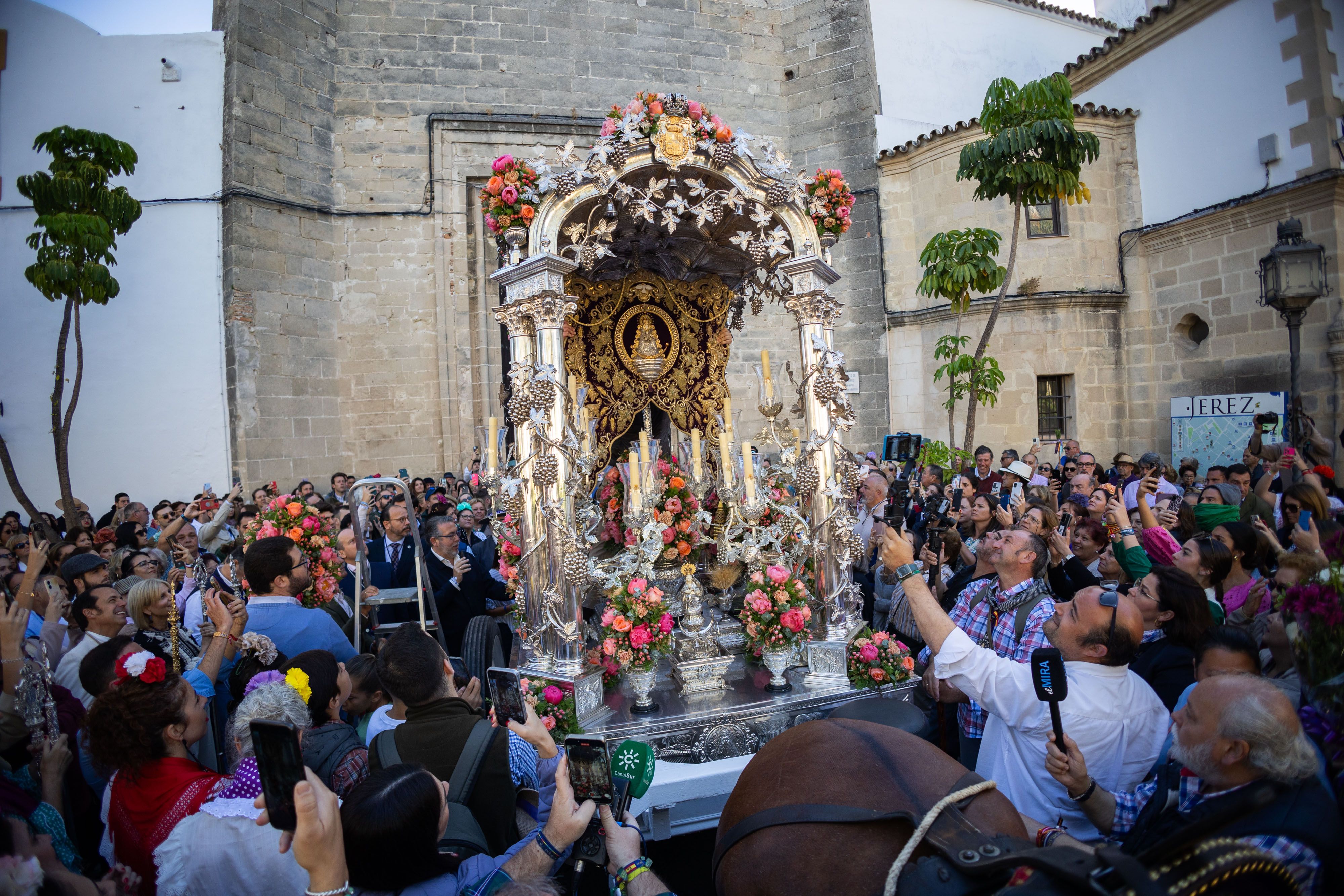 Los romeros de Jerez ya caminan rumbo al Rocío