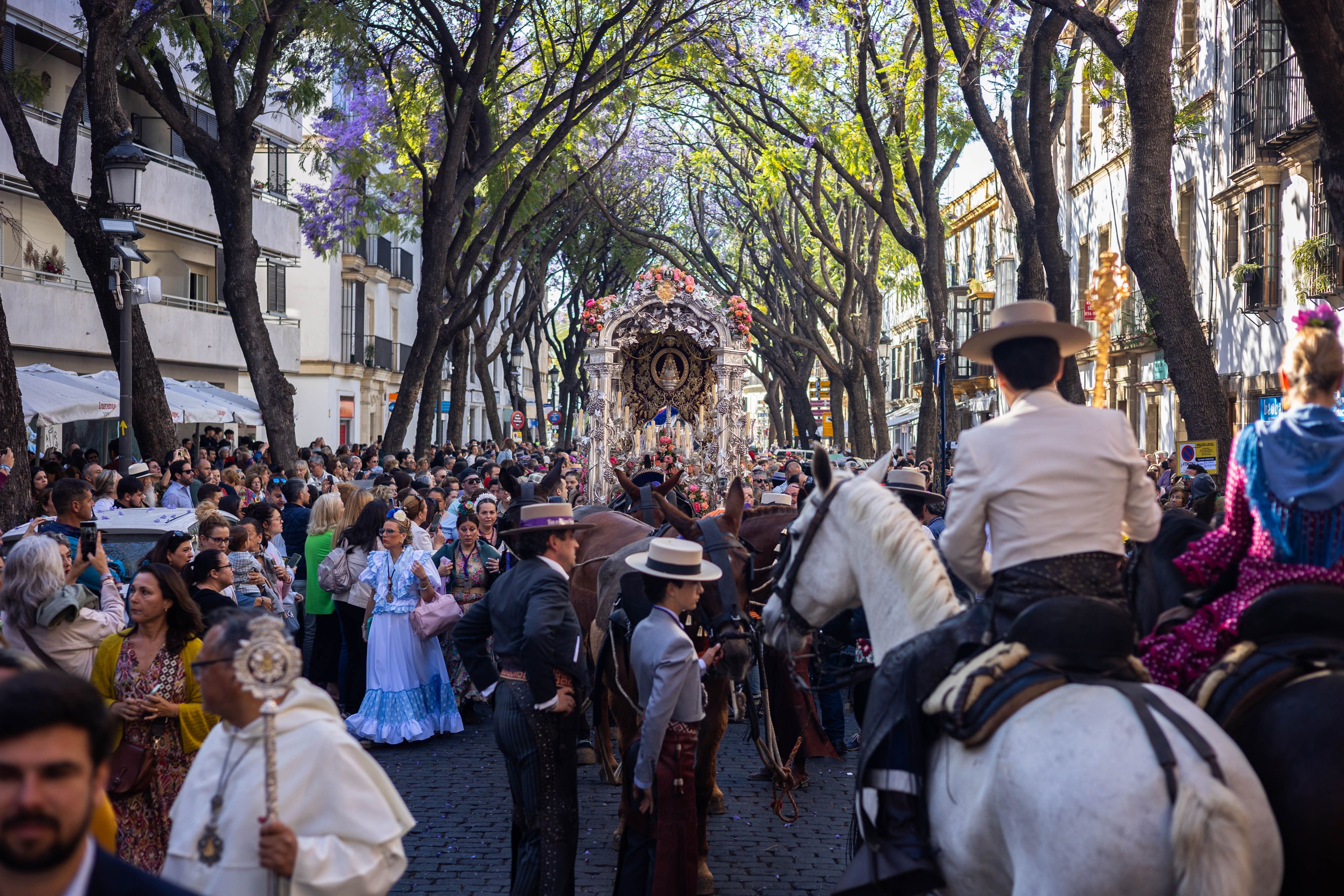 Los romeros de Jerez ya caminan rumbo al Rocío