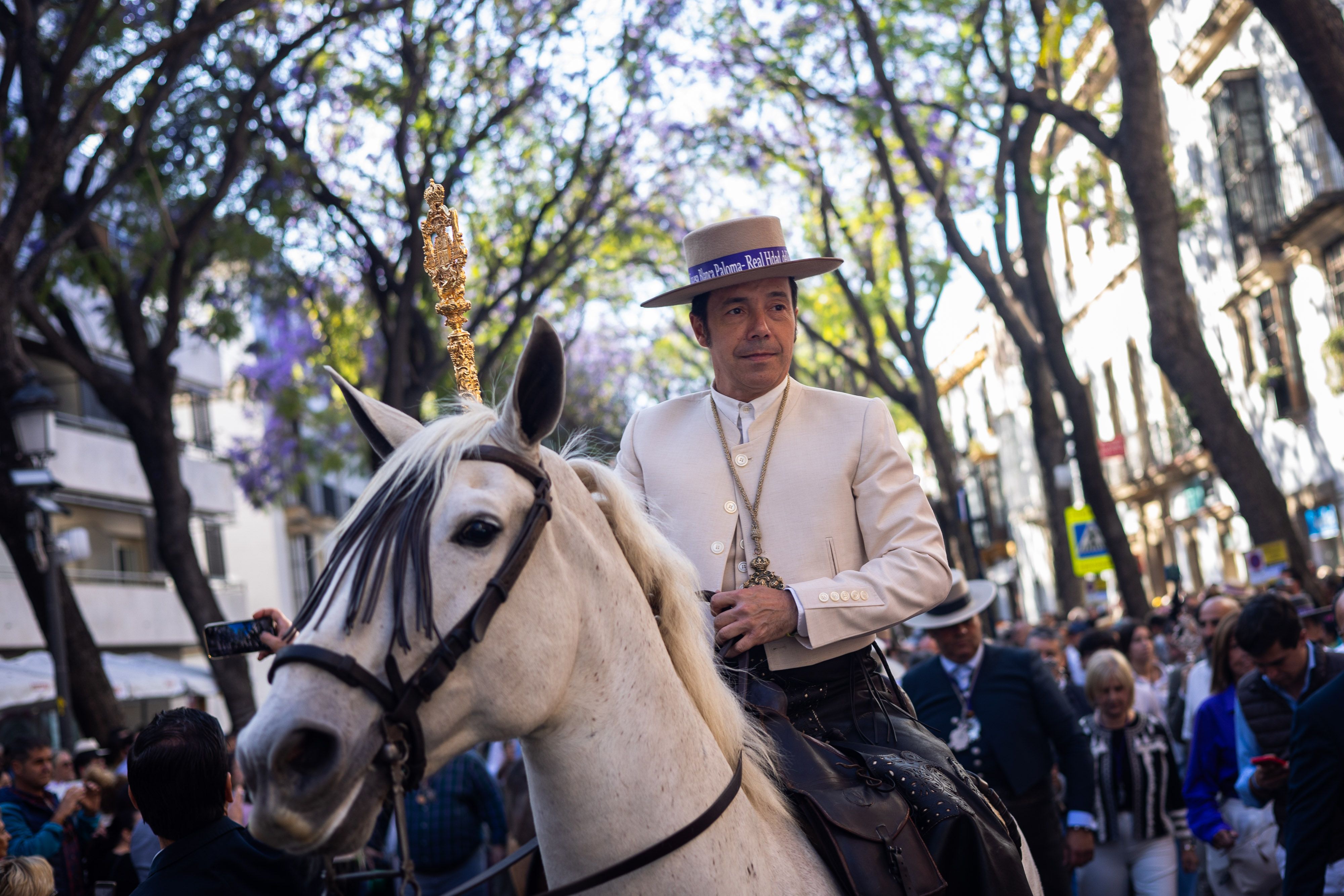 El hermano mayor el pasado año en la salida de la hermandad. 