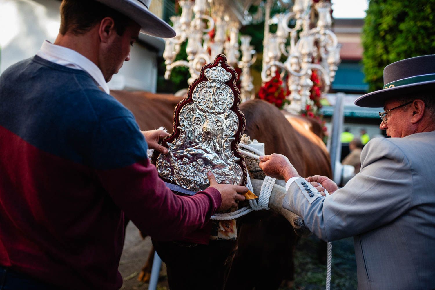 La salida de la Hermandad del Cerro hacia El Rocío, en imágenes.