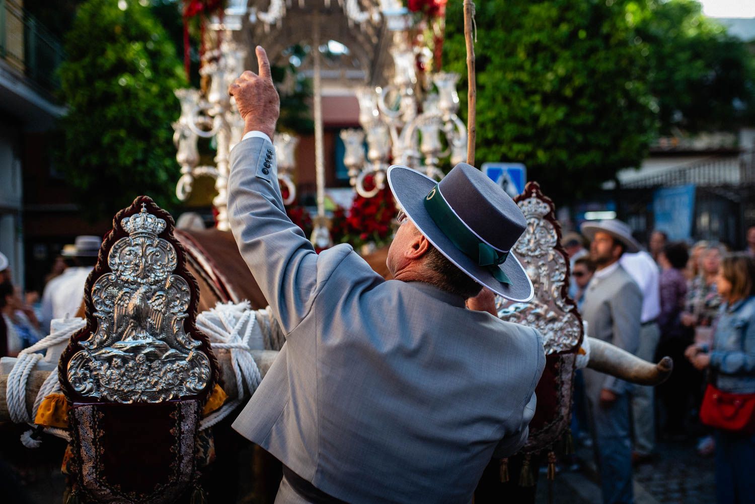 La salida de la Hermandad del Cerro hacia El Rocío, en imágenes.