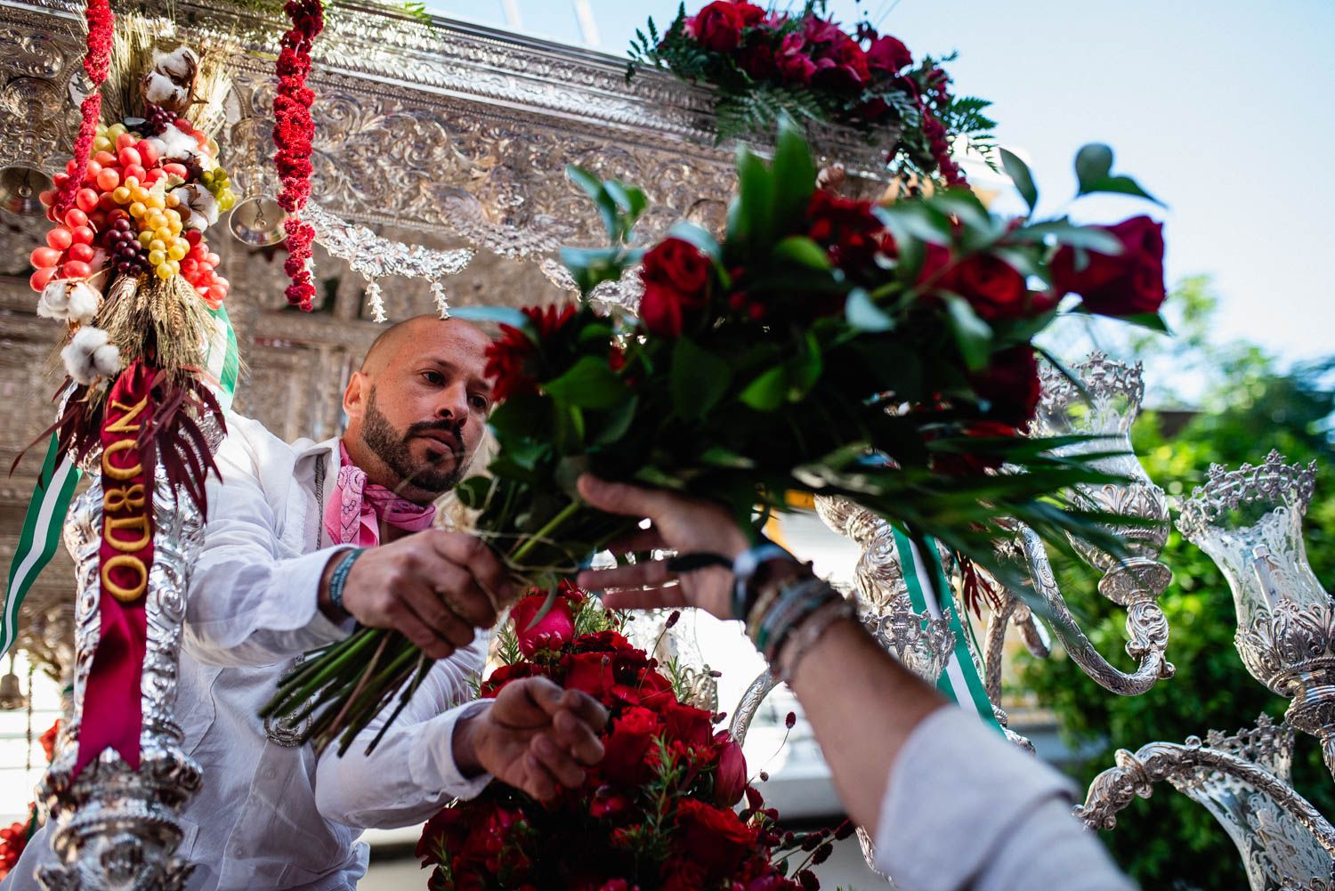 La salida de la Hermandad del Cerro hacia El Rocío, en imágenes.