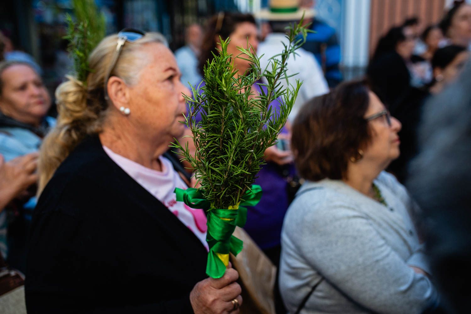 La salida de la Hermandad del Cerro hacia El Rocío, en imágenes.