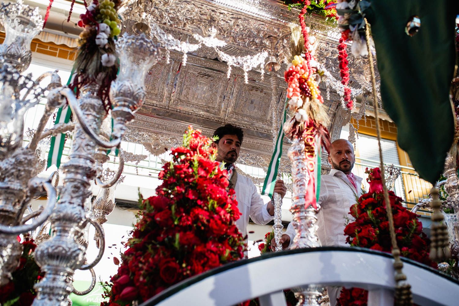 La salida de la Hermandad del Cerro hacia El Rocío, en imágenes.