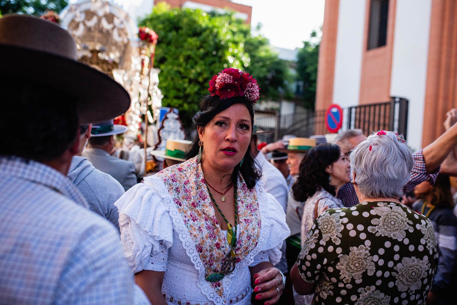 La salida de la Hermandad del Cerro hacia El Rocío, en imágenes.