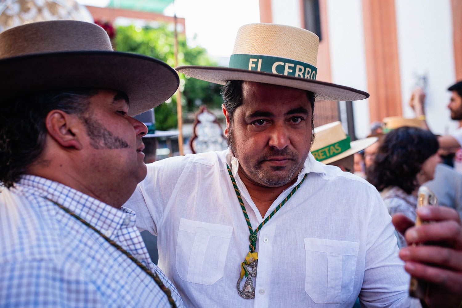 La salida de la Hermandad del Cerro hacia El Rocío, en imágenes.