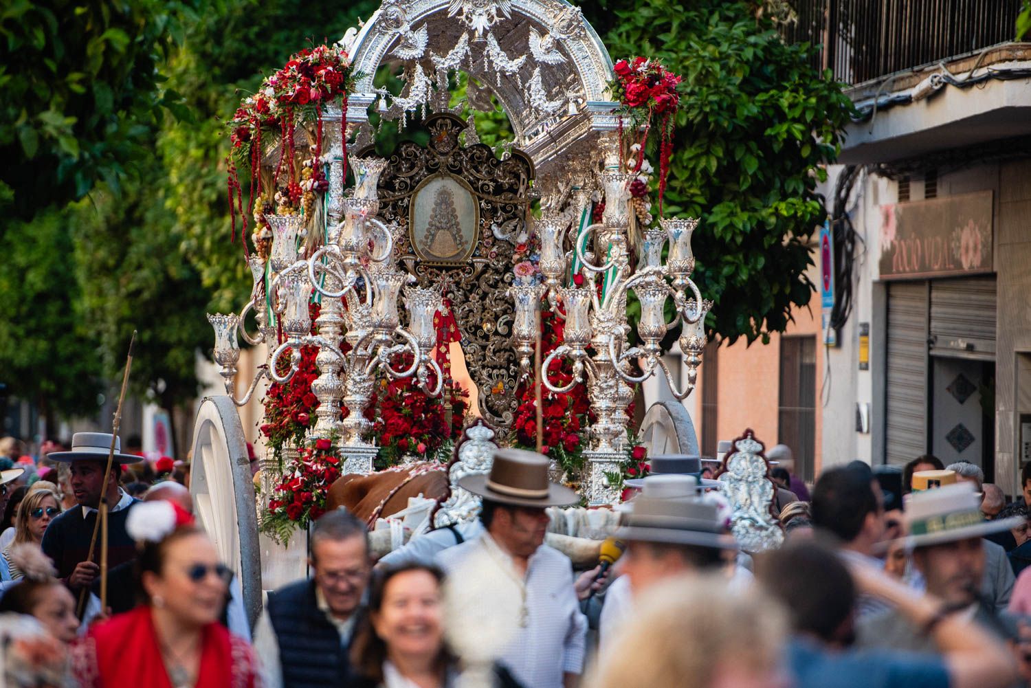 La salida el pasado miércoles de la Hermandad del Cerro hacia El Rocío.