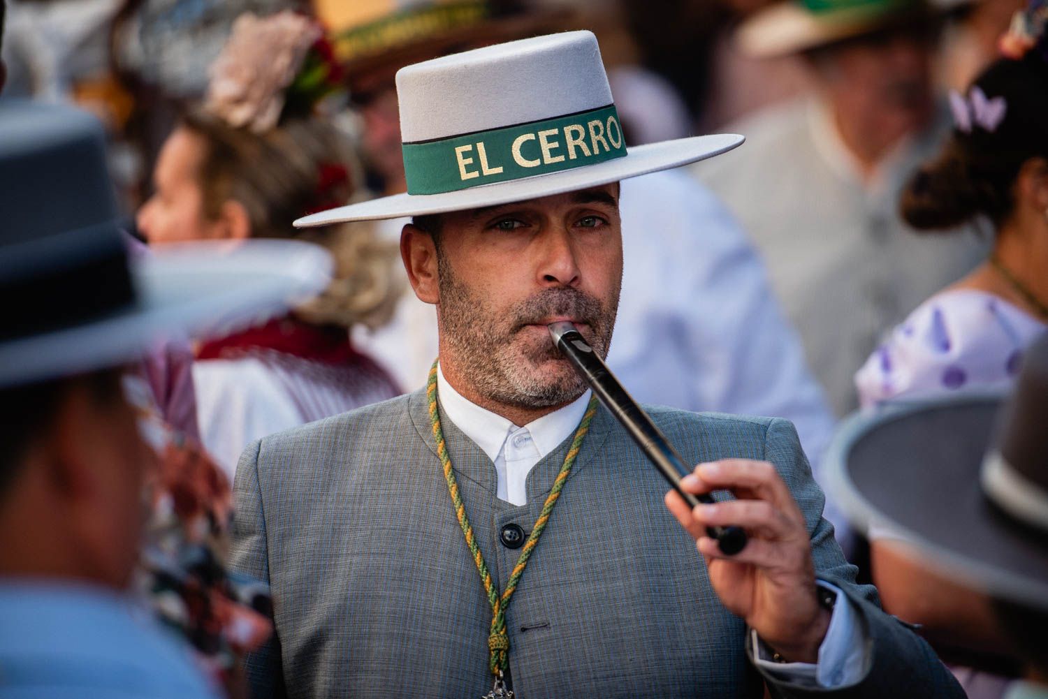 La salida de la Hermandad del Cerro hacia El Rocío, en imágenes.
