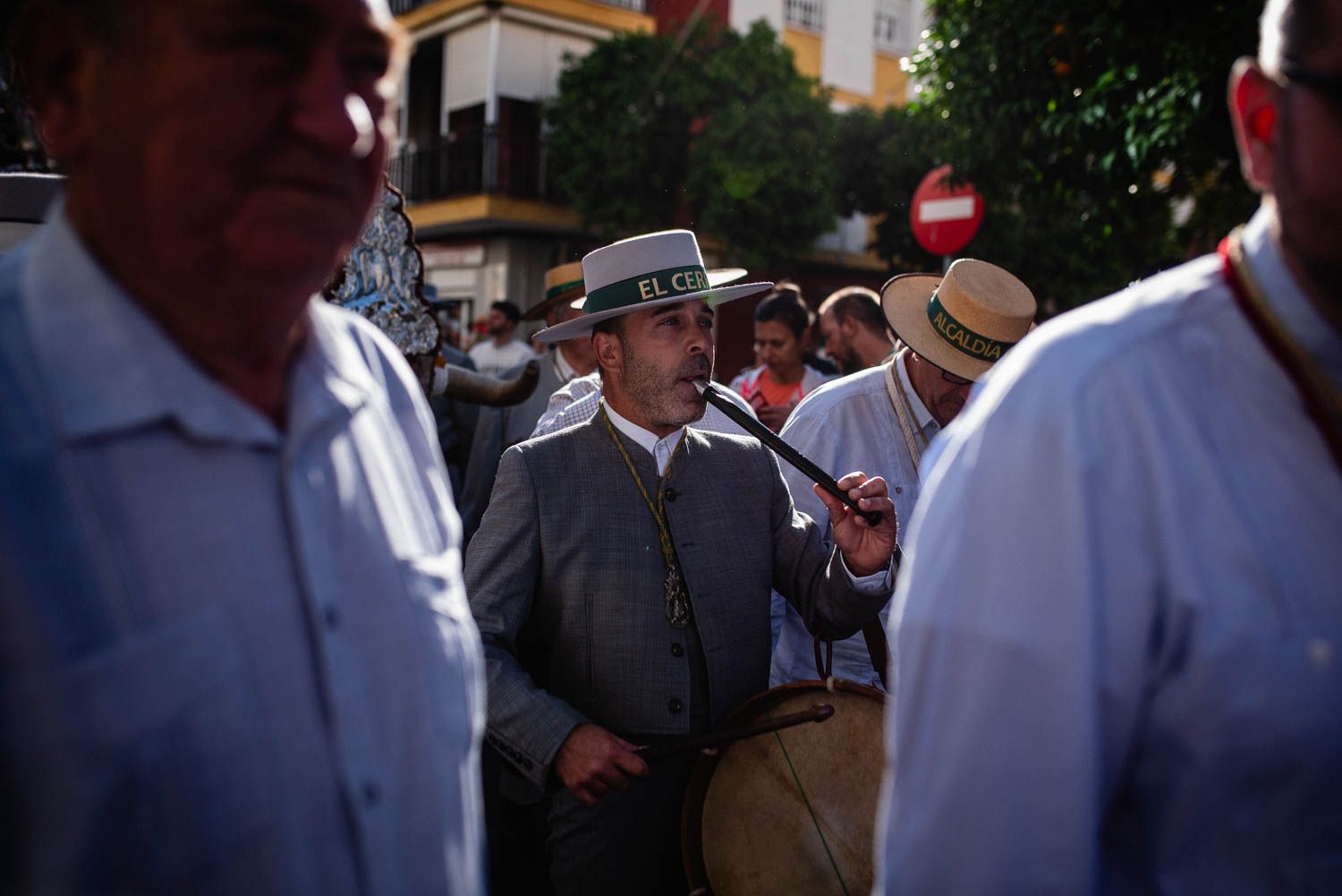 La salida de la Hermandad del Cerro hacia El Rocío, en imágenes.