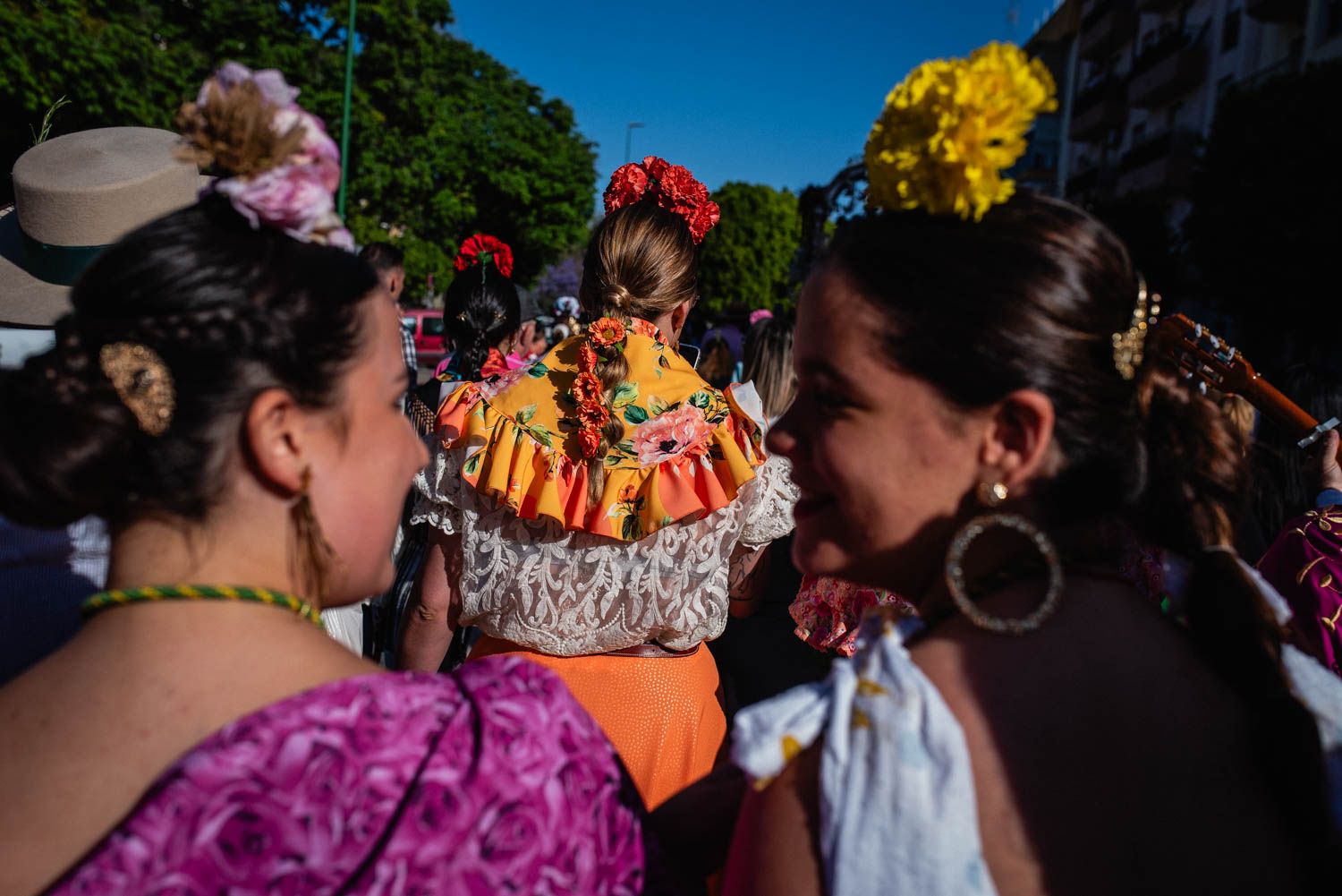 La salida de la Hermandad del Cerro hacia El Rocío, en imágenes.