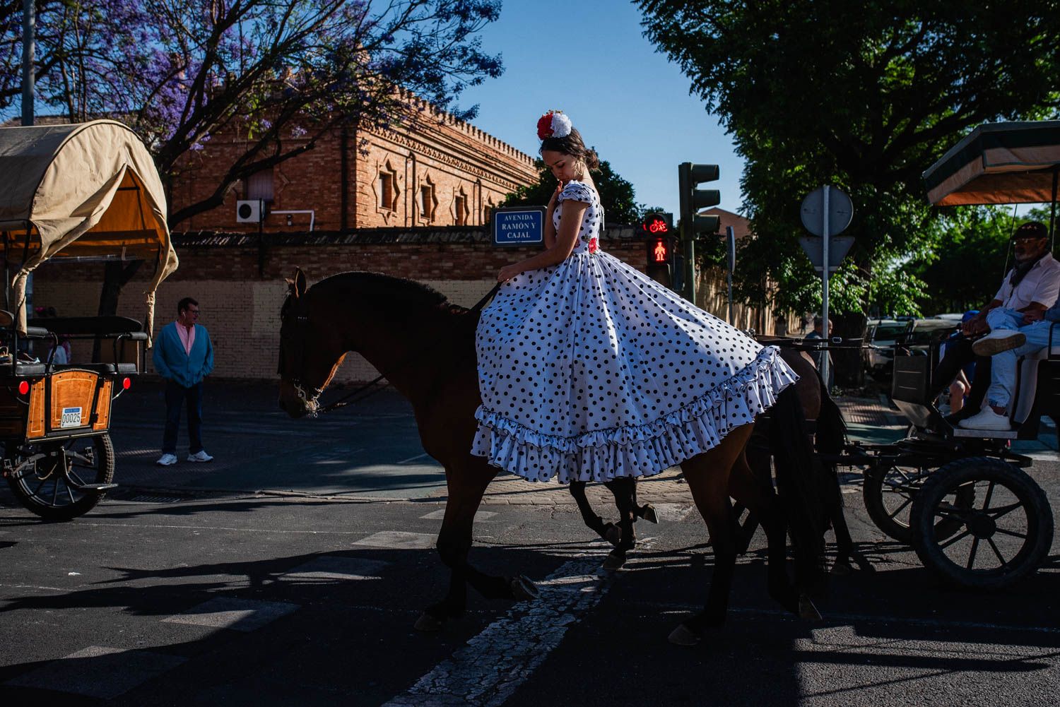 La salida de la Hermandad del Cerro hacia El Rocío, en imágenes.