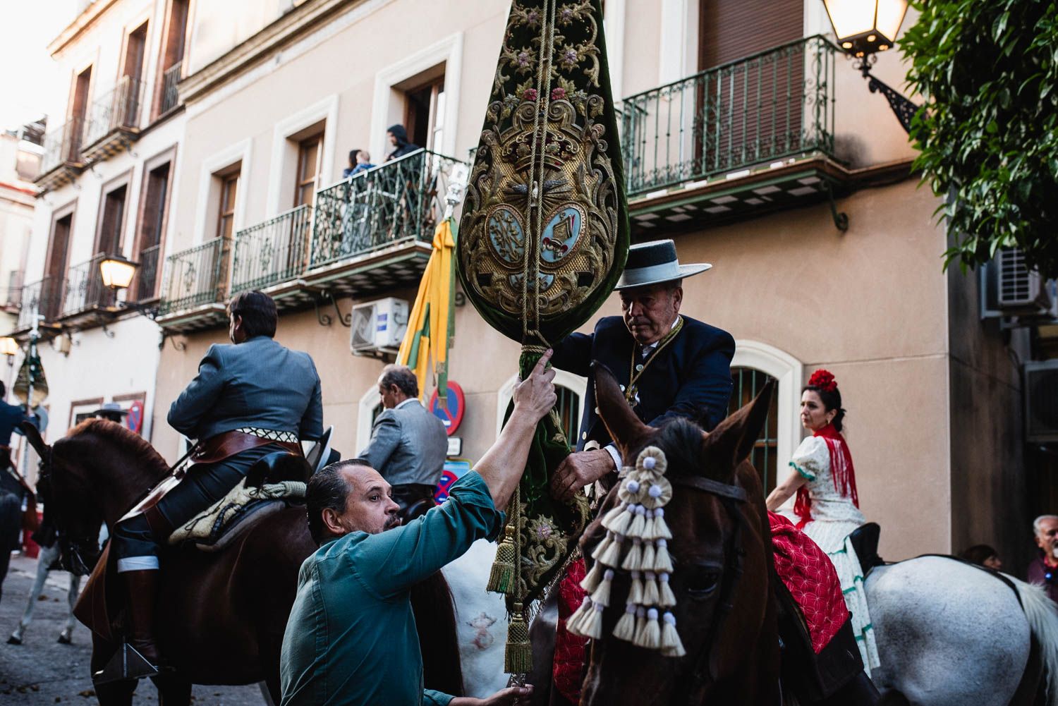 La salida de la Hermandad del Rocío de la Macarena, en imágenes