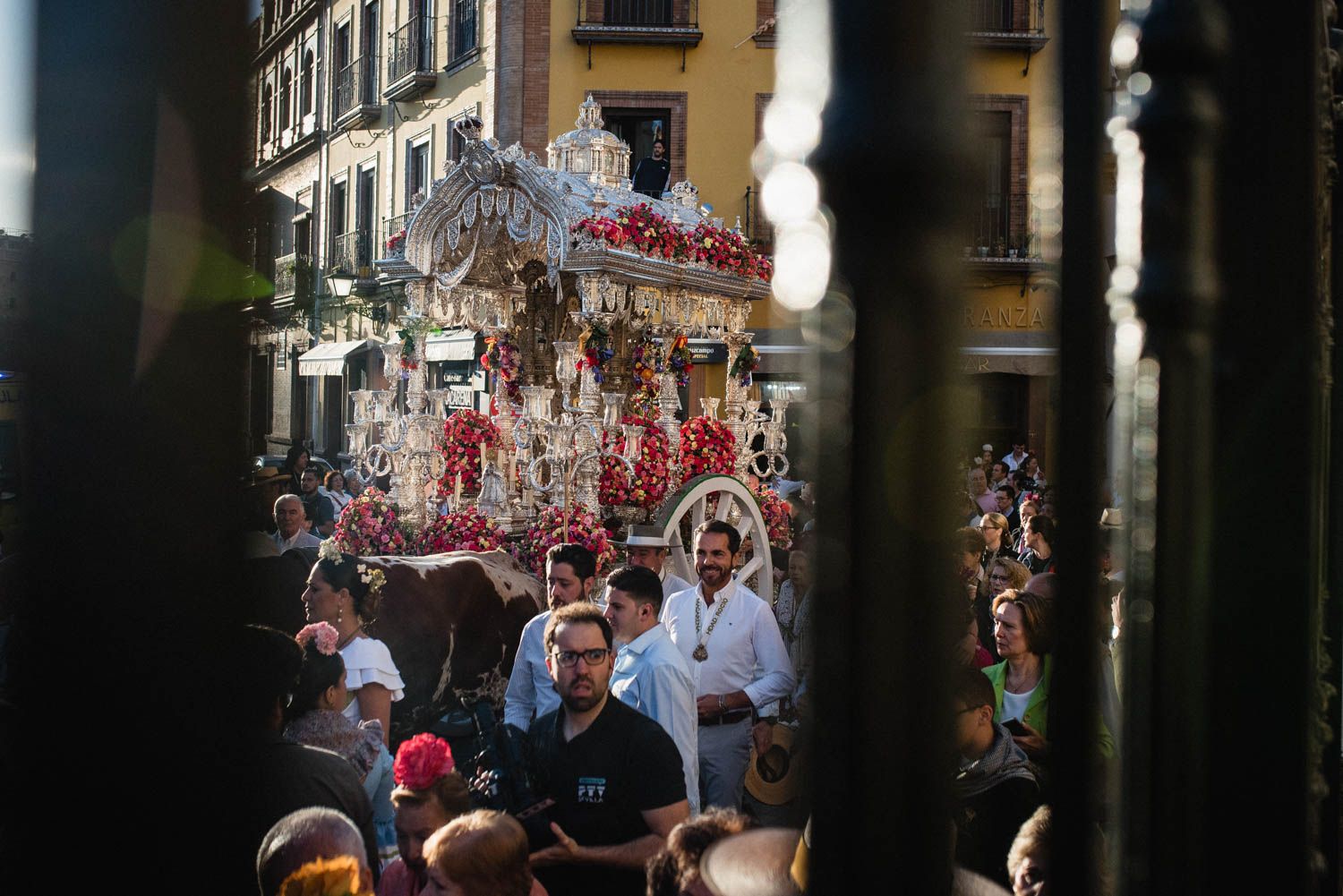 La salida de la Hermandad del Rocío de la Macarena, en imágenes