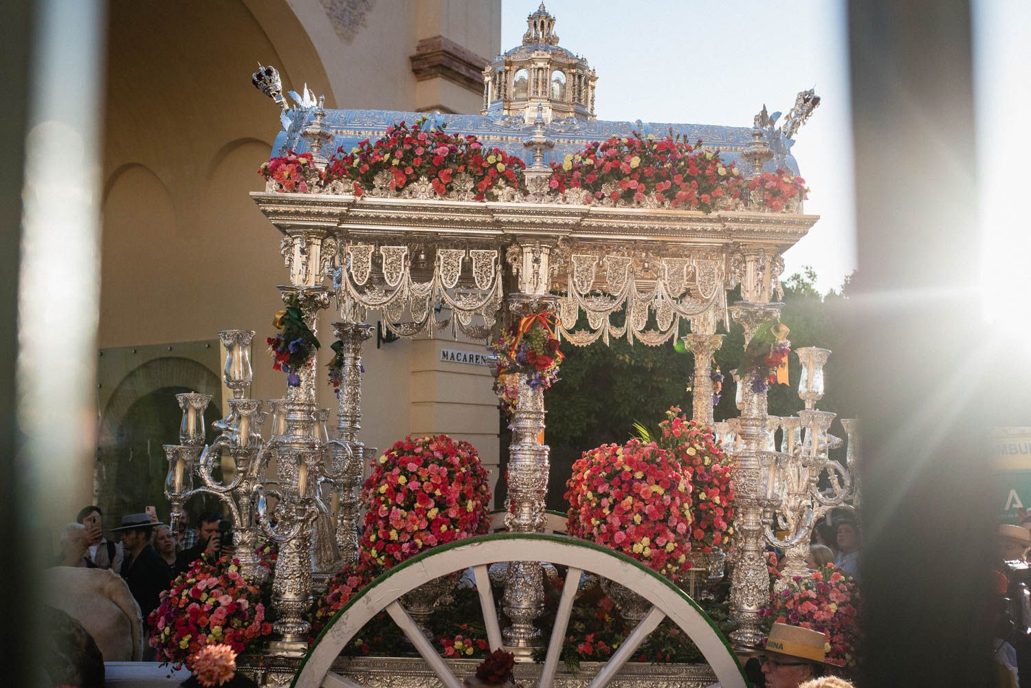 La salida de la Hermandad del Rocío de la Macarena, en imágenes